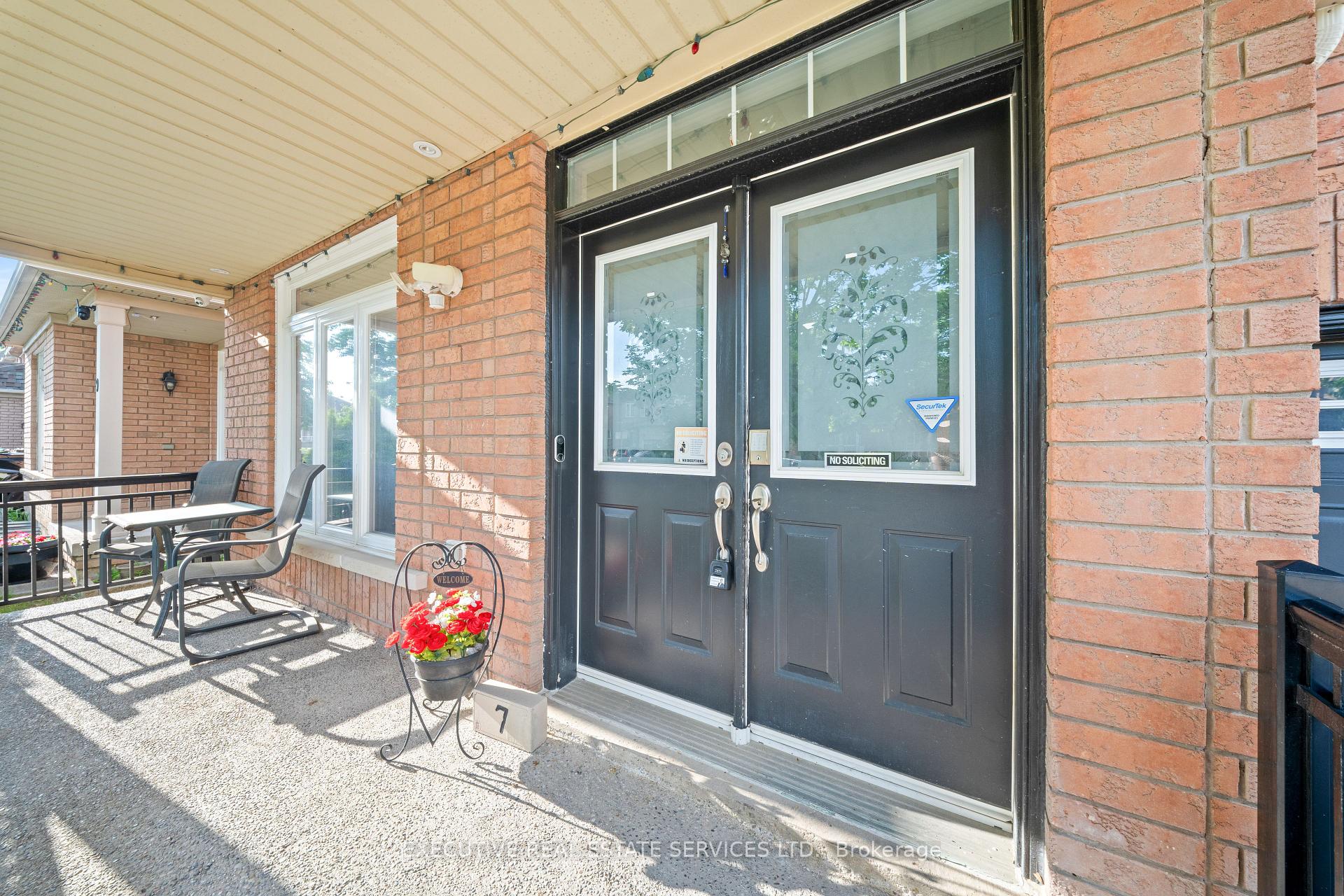 Photo 6 of 7 Chapparal Drive, Brampton, Sandringham-Wellington — HOMEH