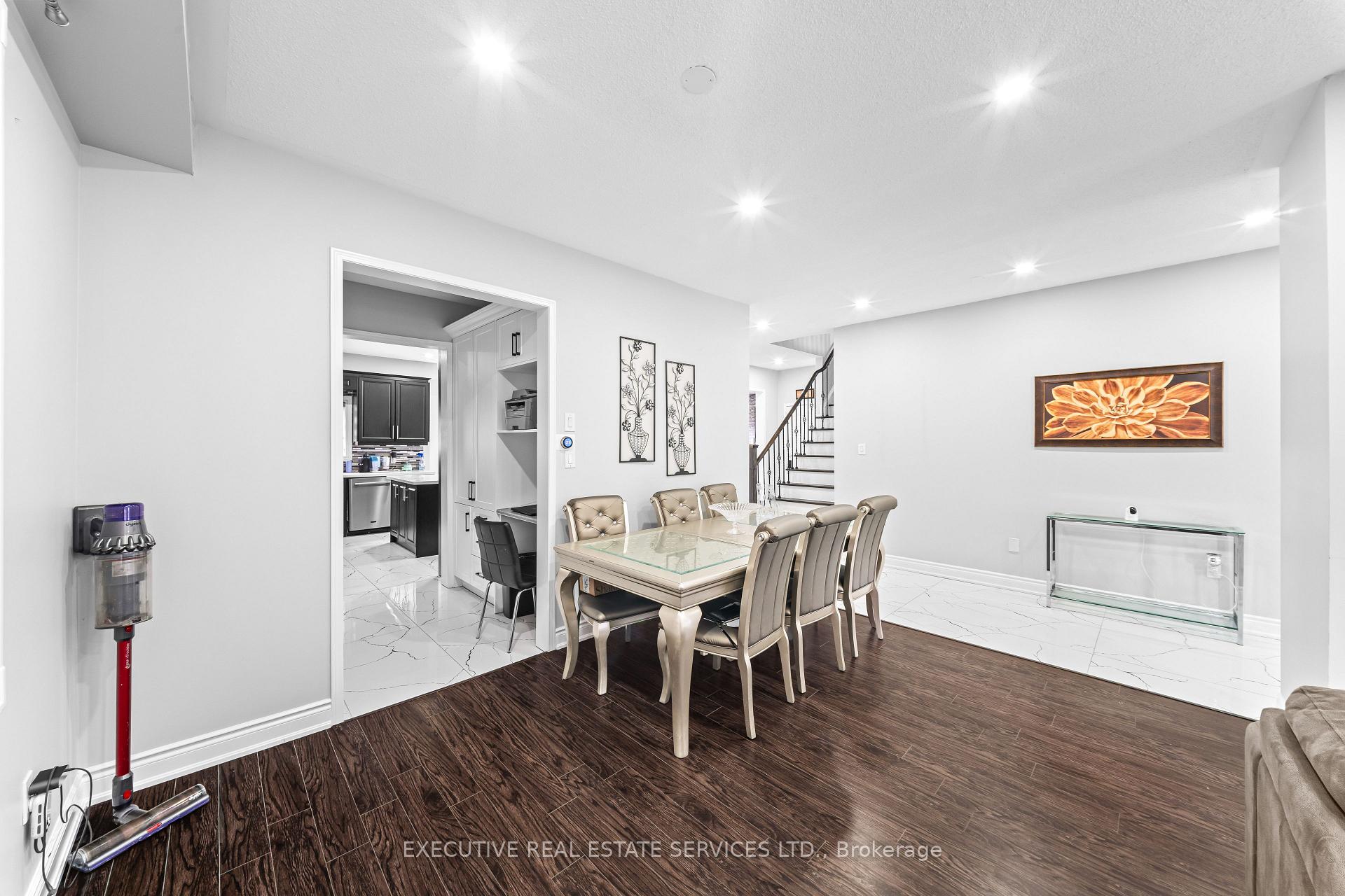 Photo 11 of 7 Chapparal Drive, Brampton, Sandringham-Wellington — HOMEH