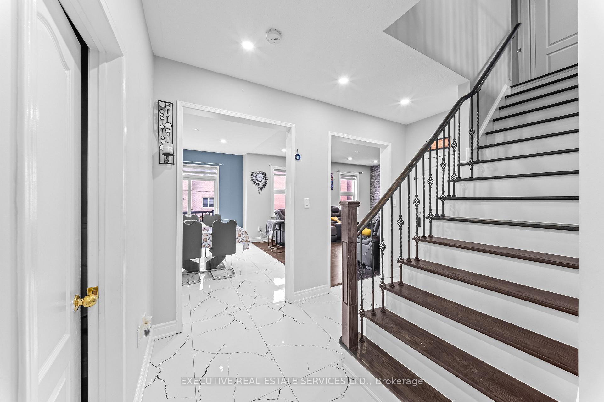 Photo 13 of 7 Chapparal Drive, Brampton, Sandringham-Wellington — HOMEH