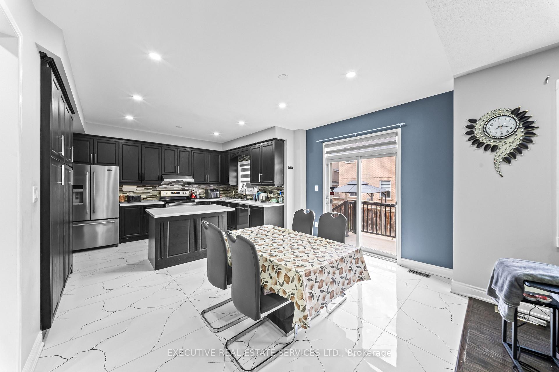 Photo 16 of 7 Chapparal Drive, Brampton, Sandringham-Wellington — HOMEH