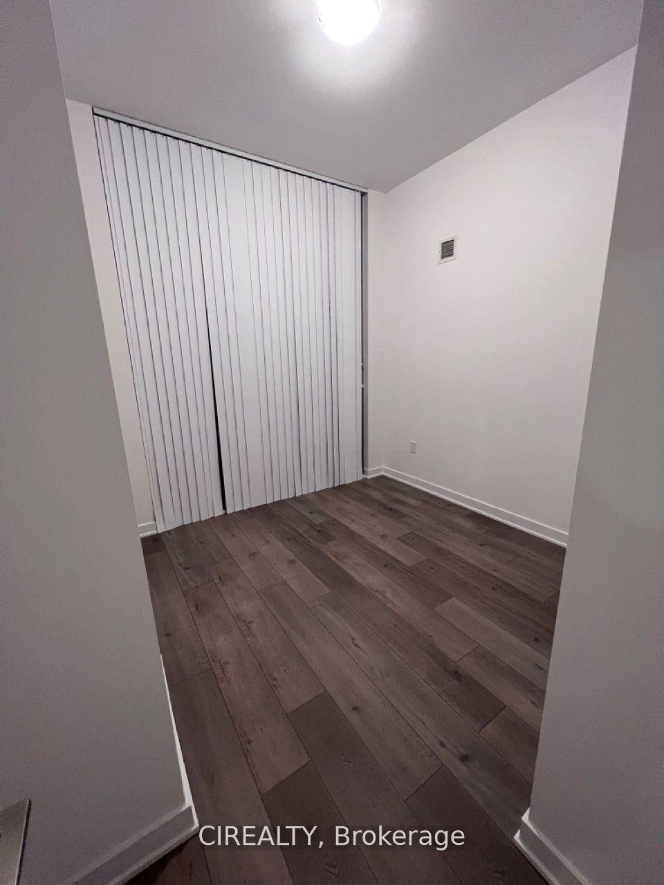 Photo 9 of Unit 210, 38 Honeycrisp Crescent, Vaughan, Vaughan Corporate Centre — HOMEH