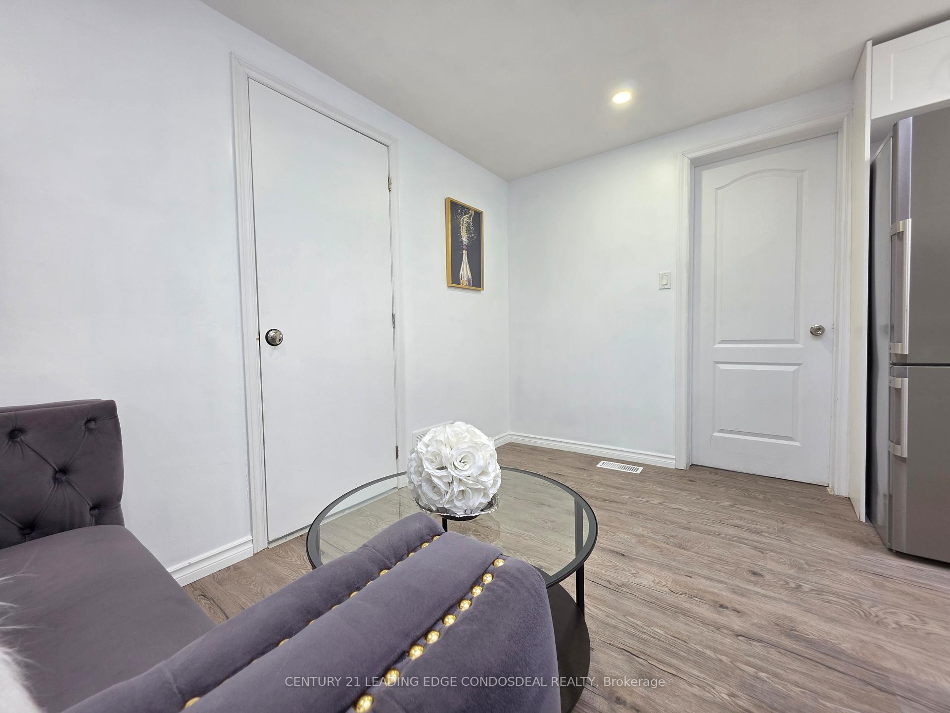 Photo 5 of Unit 2B, 658 Dundas Street W, Toronto, Kensington-Chinatown — HOMEH