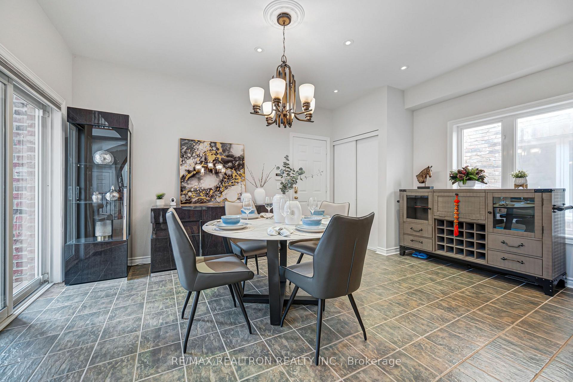 Photo 11 of 24 Port Rush Trail, Markham, Angus Glen — HOMEH