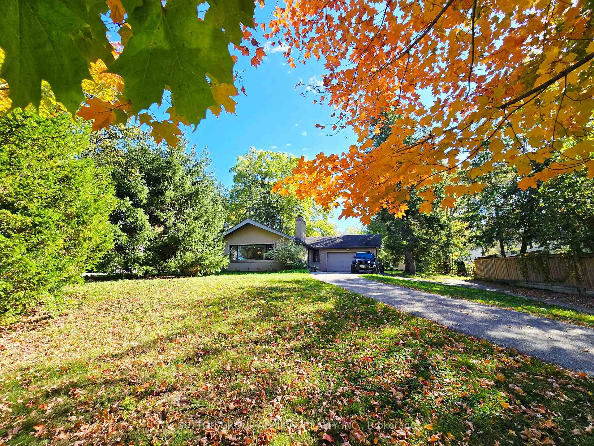Photo 2 of 501 Sunset Beach Road, Richmond Hill, Oak Ridges Lake Wilcox — HOMEH