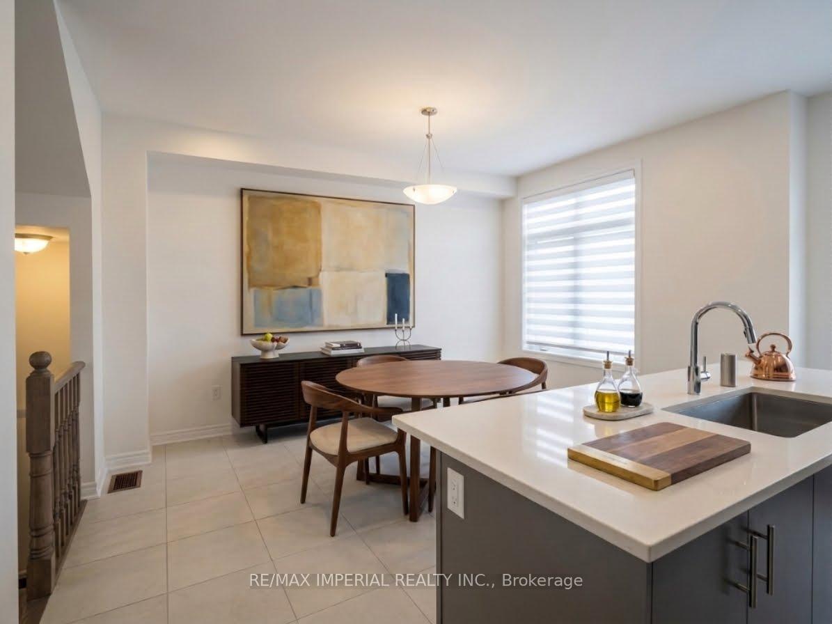 Photo 3 of 103 Mumbai Drive, Markham, Middlefield — HOMEH