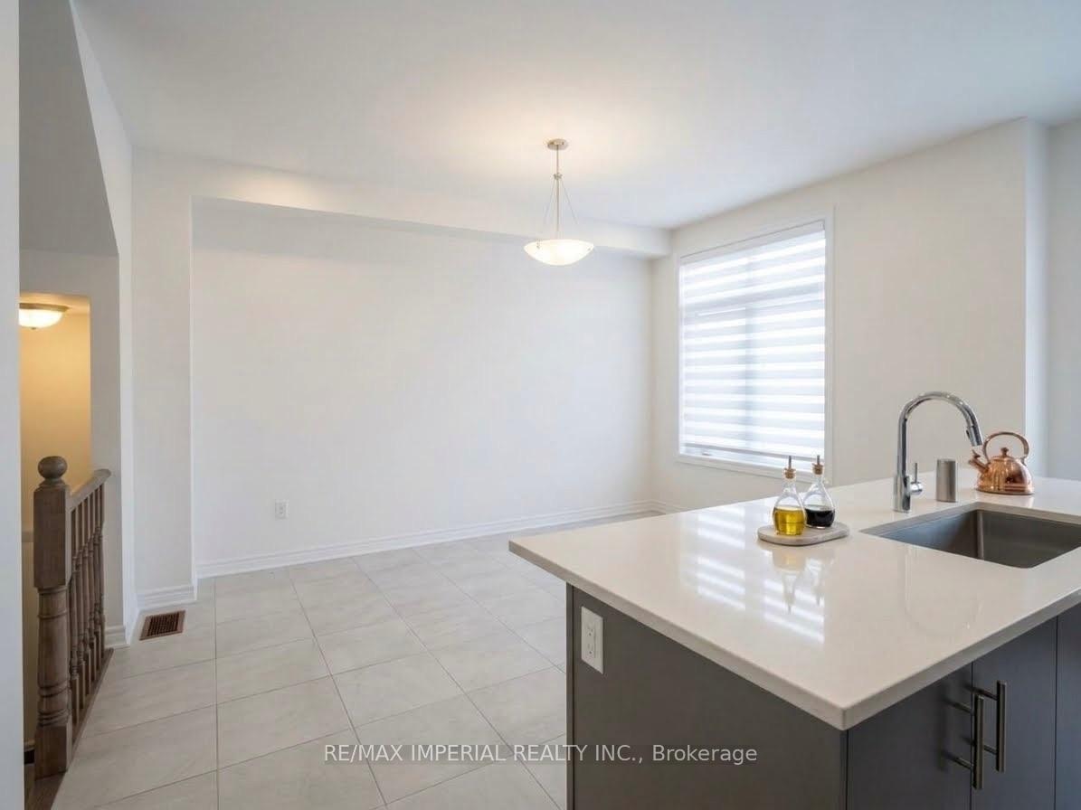 Photo 4 of 103 Mumbai Drive, Markham, Middlefield — HOMEH