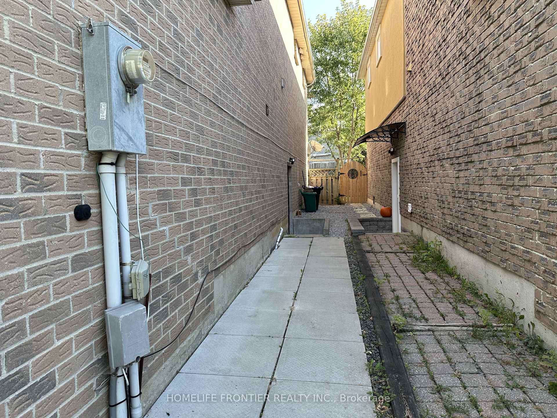 Photo 2 of Unit Lower, 29 Constellation Crescent, Richmond Hill, Observatory — HOMEH