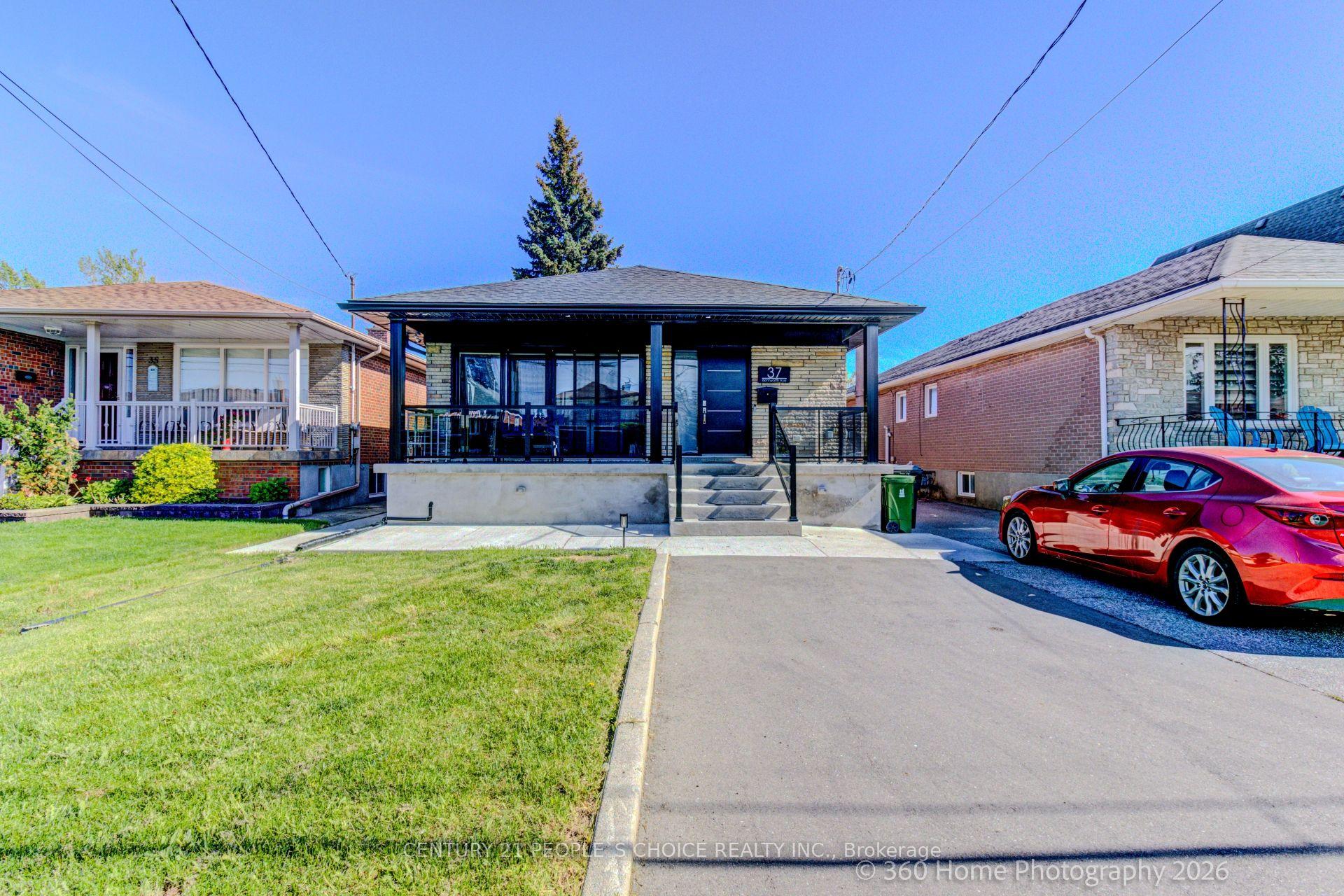 Photo 2 of Unit 2, 37 Bentworth Avenue, North York, Yorkdale-Glen Park — HOMEH