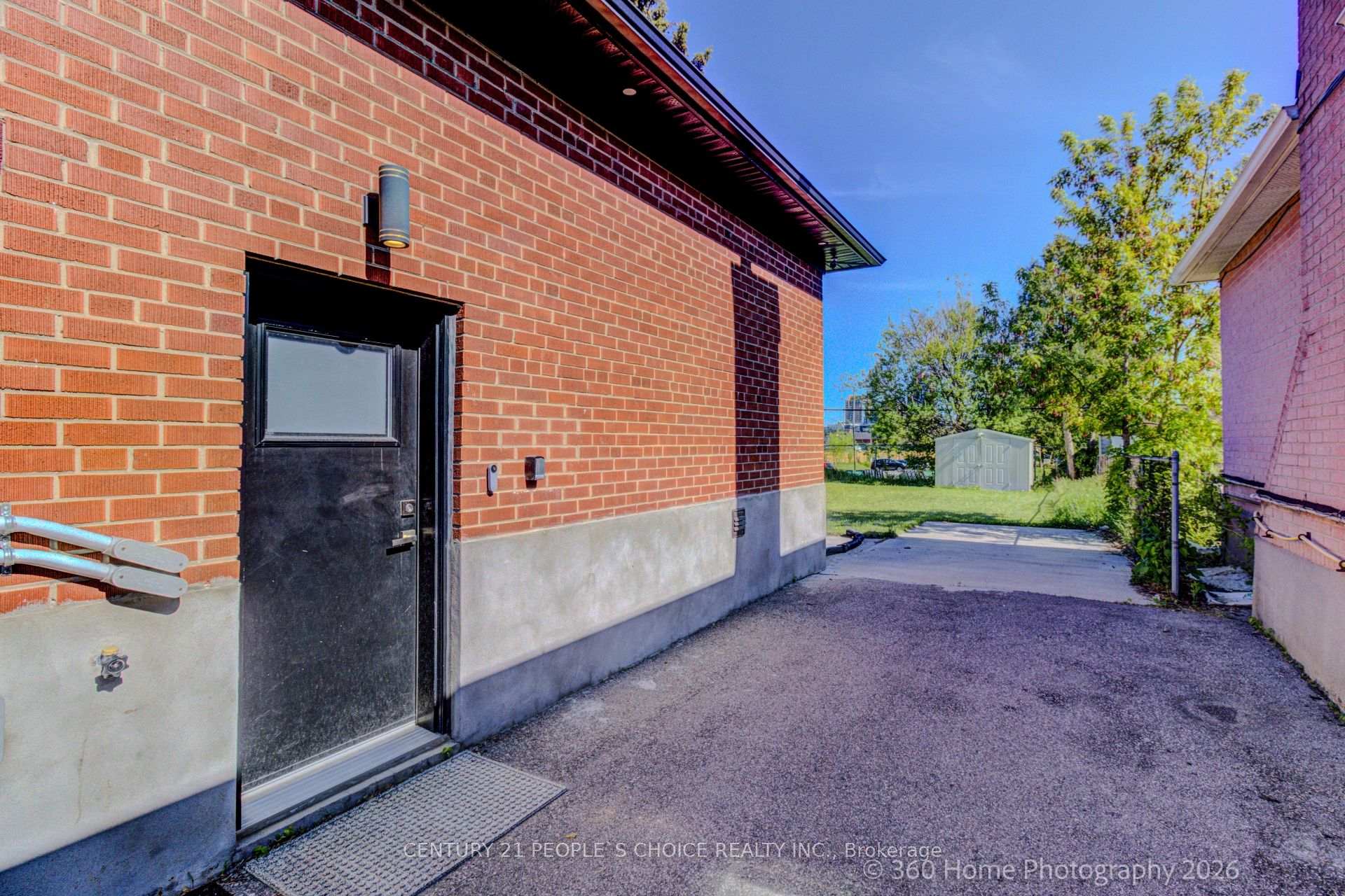 Photo 3 of Unit 2, 37 Bentworth Avenue, North York, Yorkdale-Glen Park — HOMEH