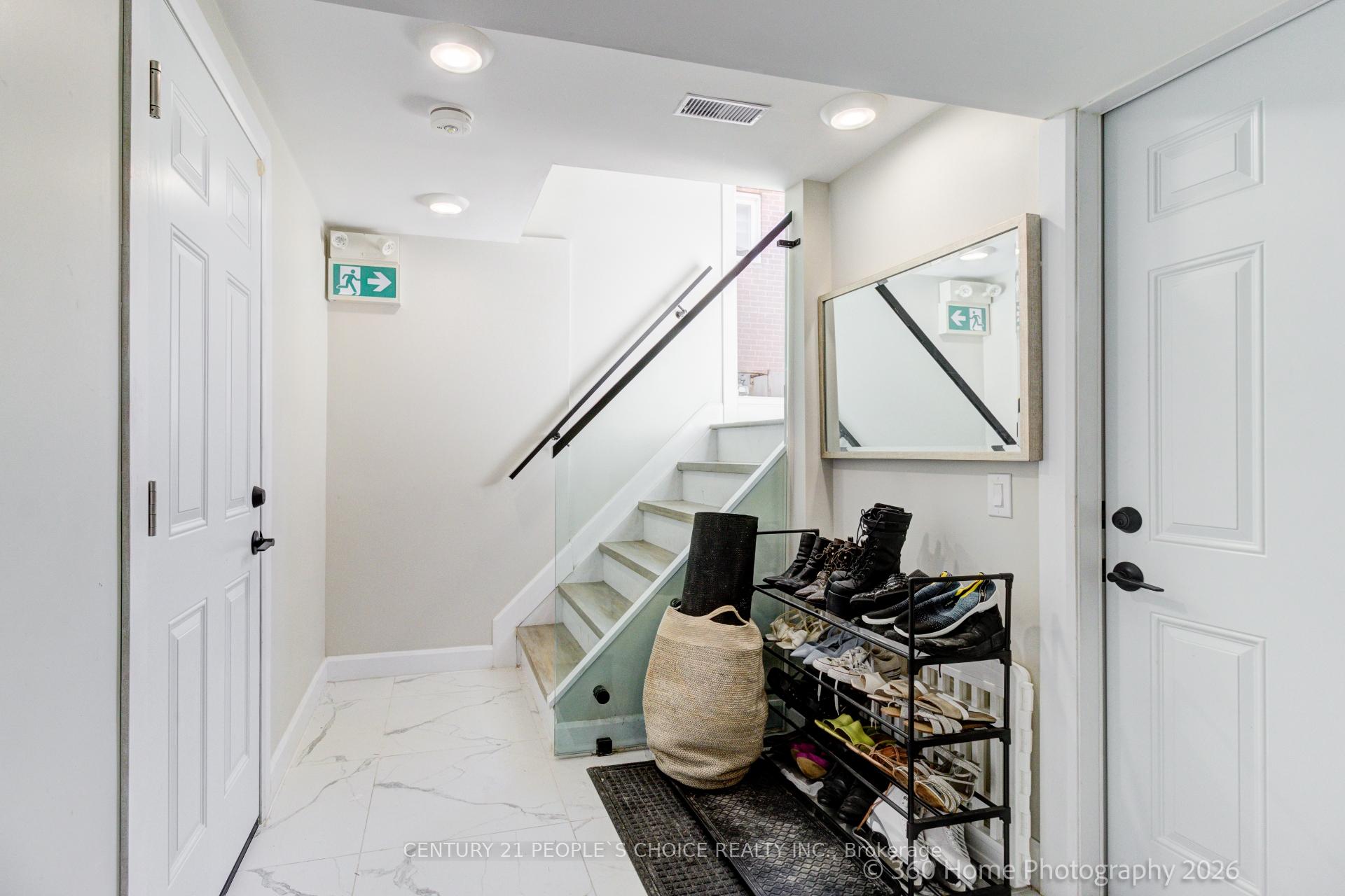 Photo 4 of Unit 2, 37 Bentworth Avenue, North York, Yorkdale-Glen Park — HOMEH