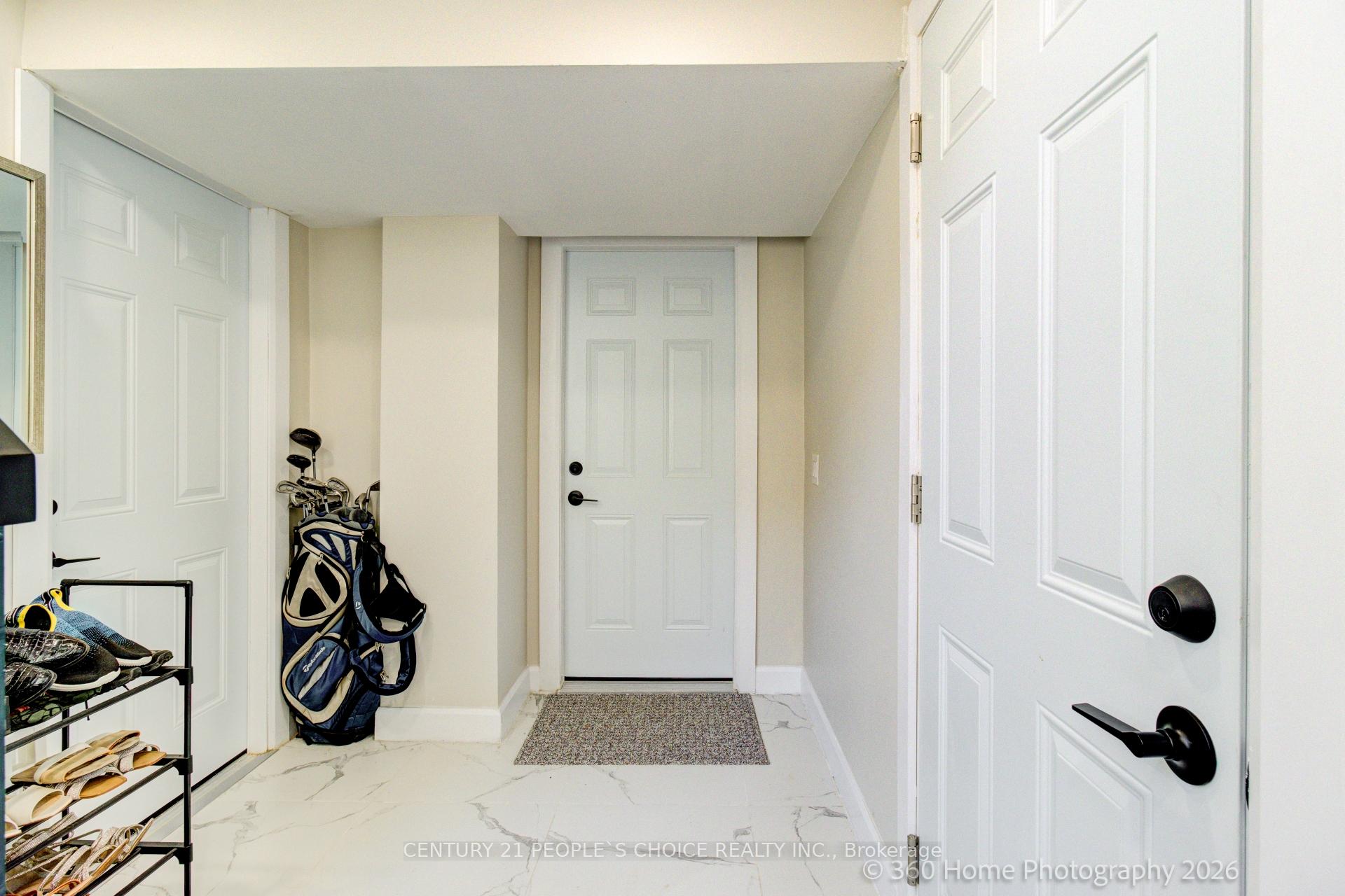 Photo 5 of Unit 2, 37 Bentworth Avenue, North York, Yorkdale-Glen Park — HOMEH