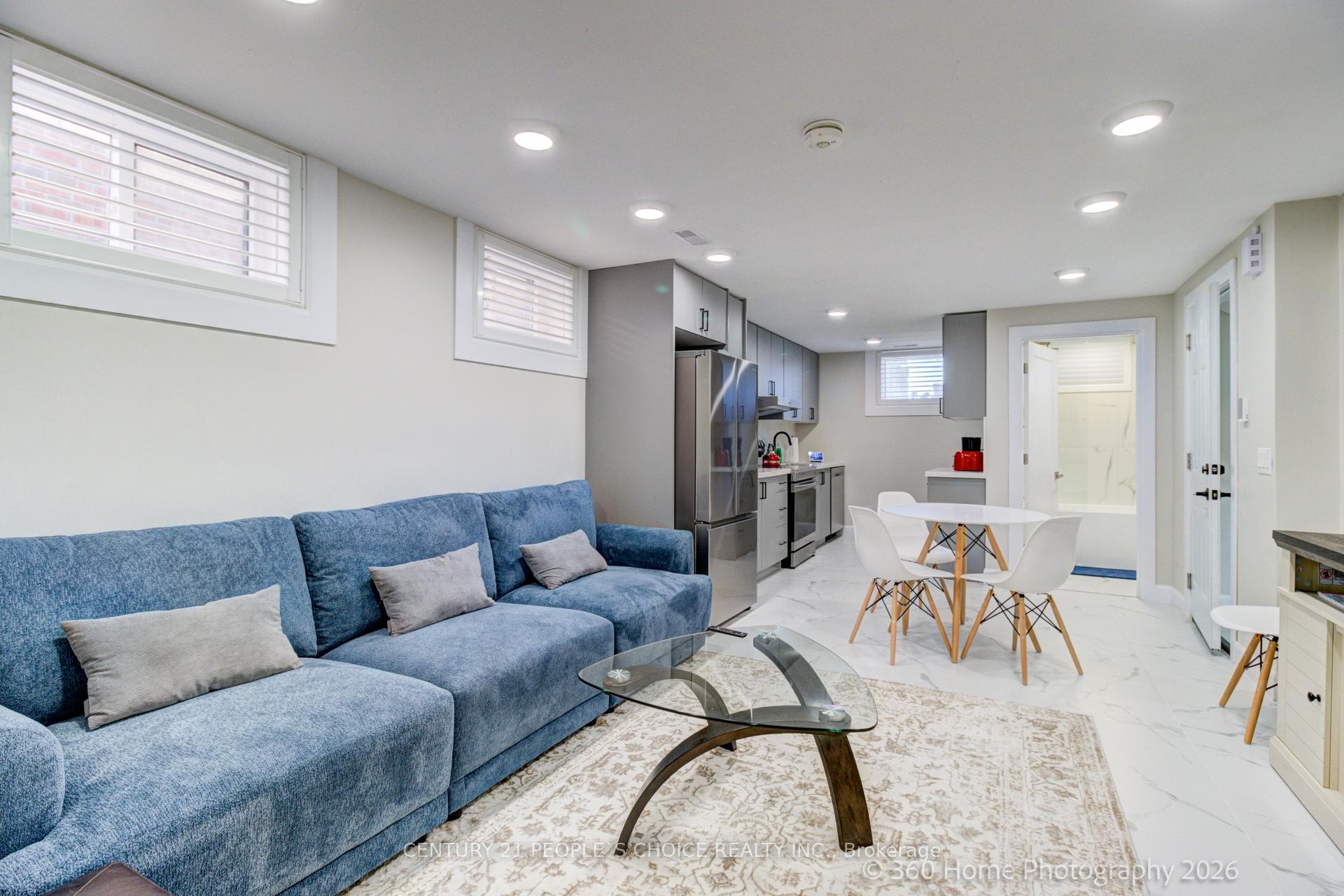 Photo 6 of Unit 2, 37 Bentworth Avenue, North York, Yorkdale-Glen Park — HOMEH