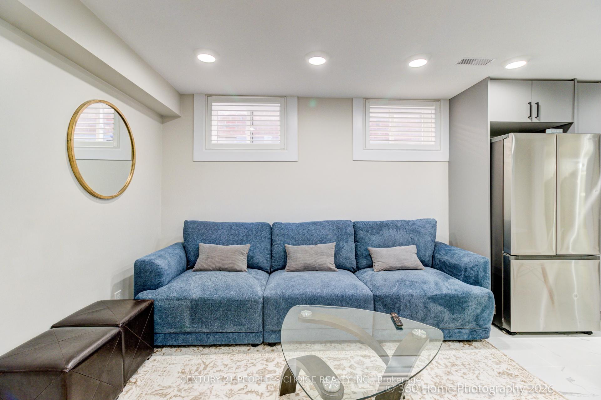 Photo 7 of Unit 2, 37 Bentworth Avenue, North York, Yorkdale-Glen Park — HOMEH