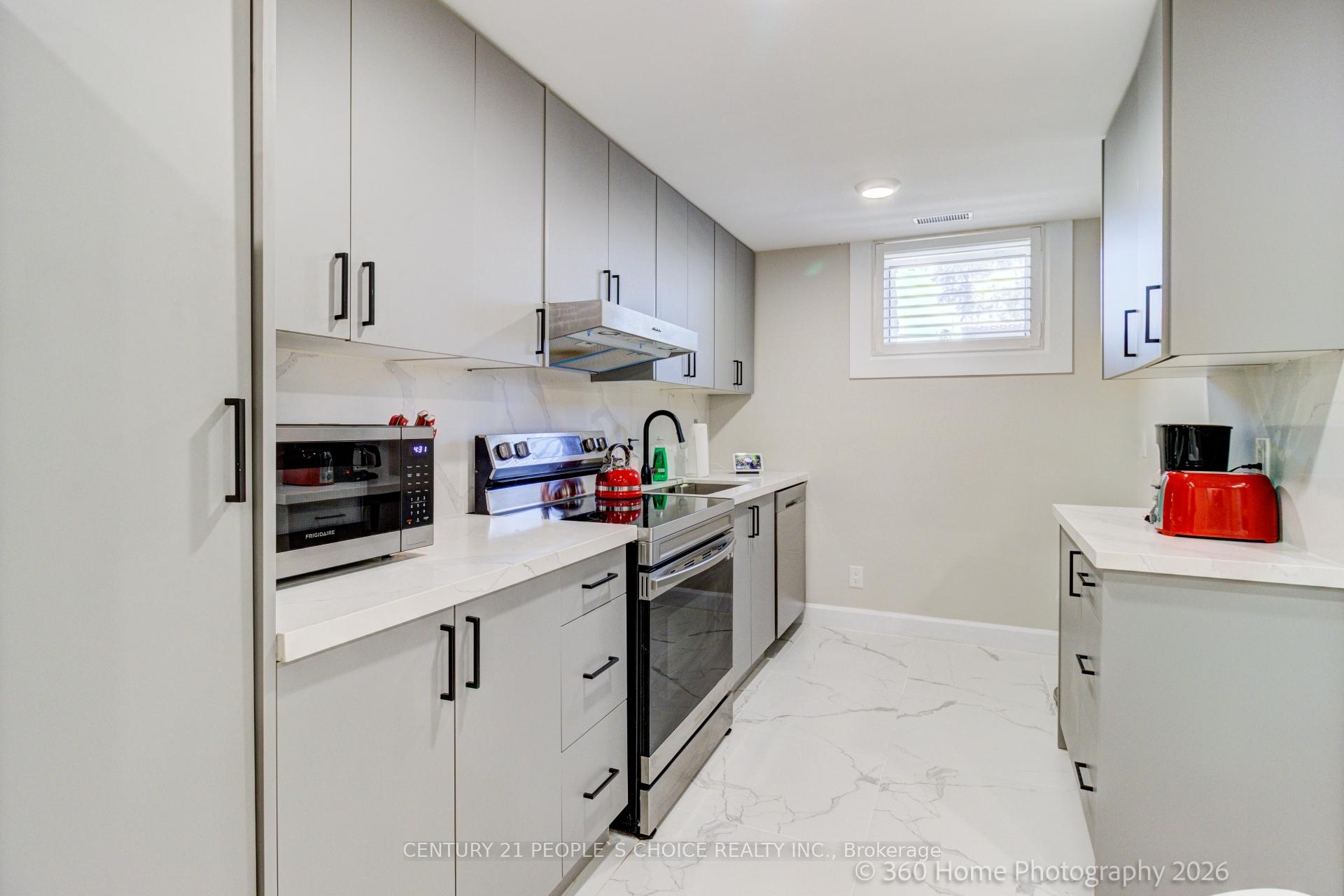 Photo 10 of Unit 2, 37 Bentworth Avenue, North York, Yorkdale-Glen Park — HOMEH