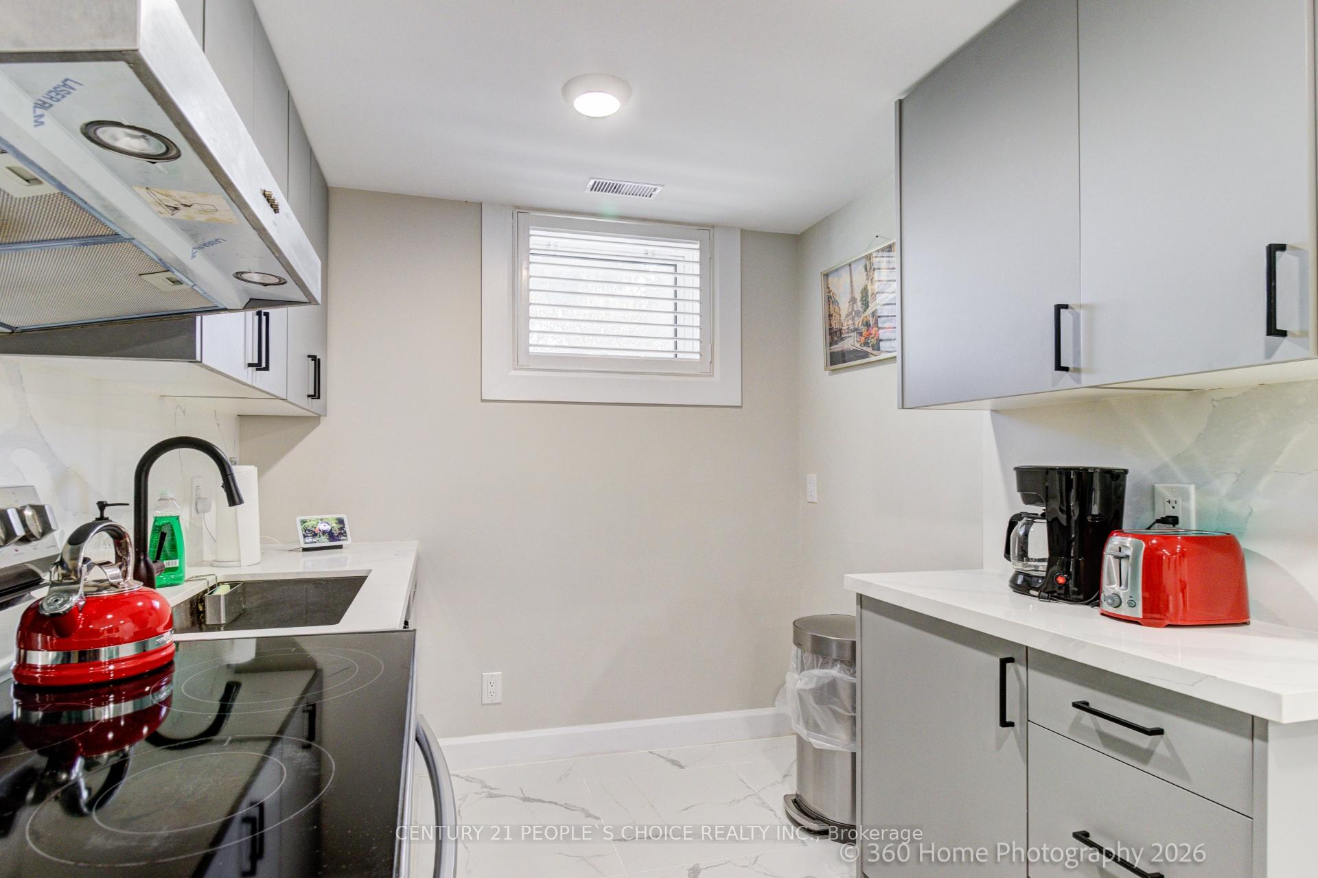 Photo 11 of Unit 2, 37 Bentworth Avenue, North York, Yorkdale-Glen Park — HOMEH