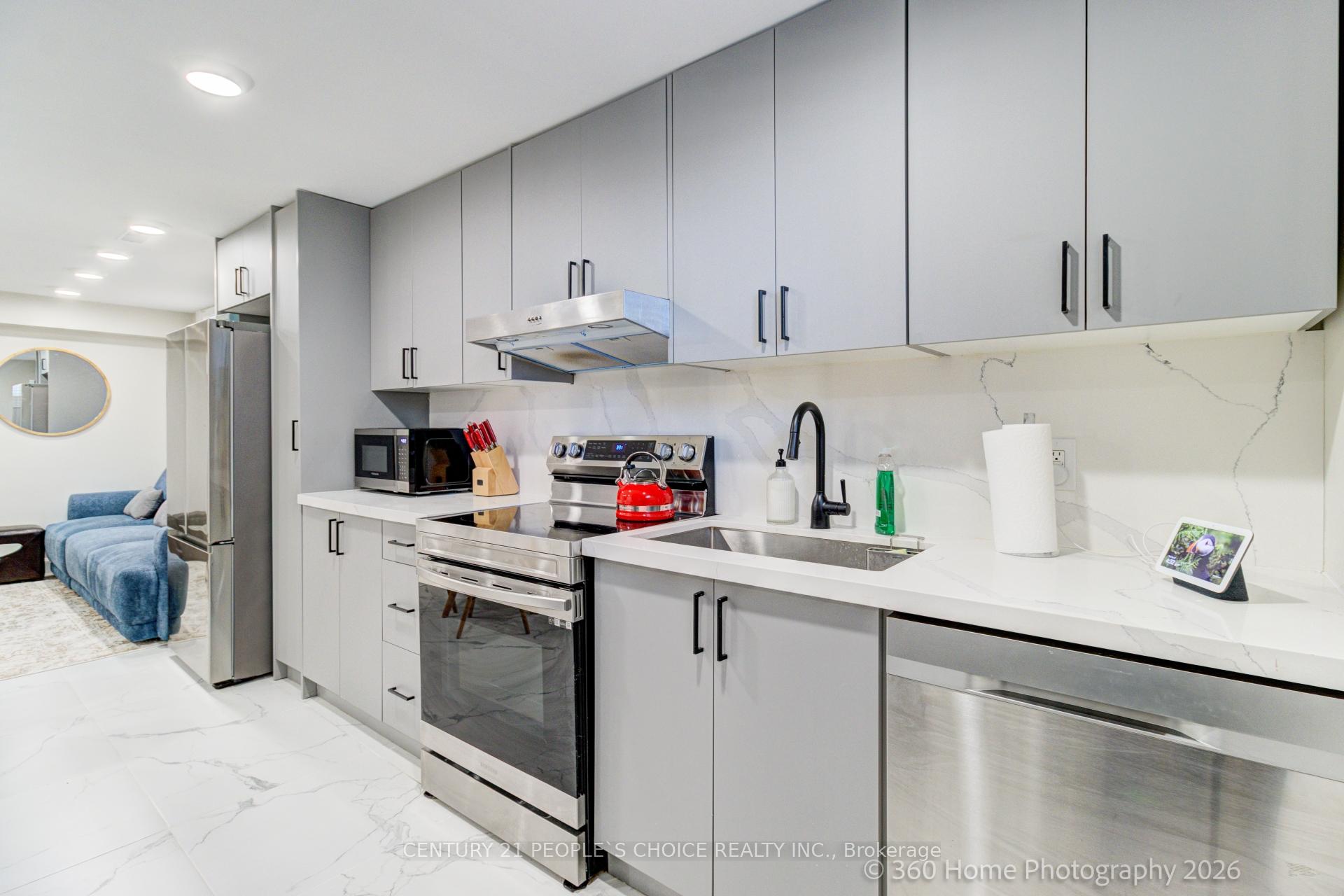 Photo 12 of Unit 2, 37 Bentworth Avenue, North York, Yorkdale-Glen Park — HOMEH