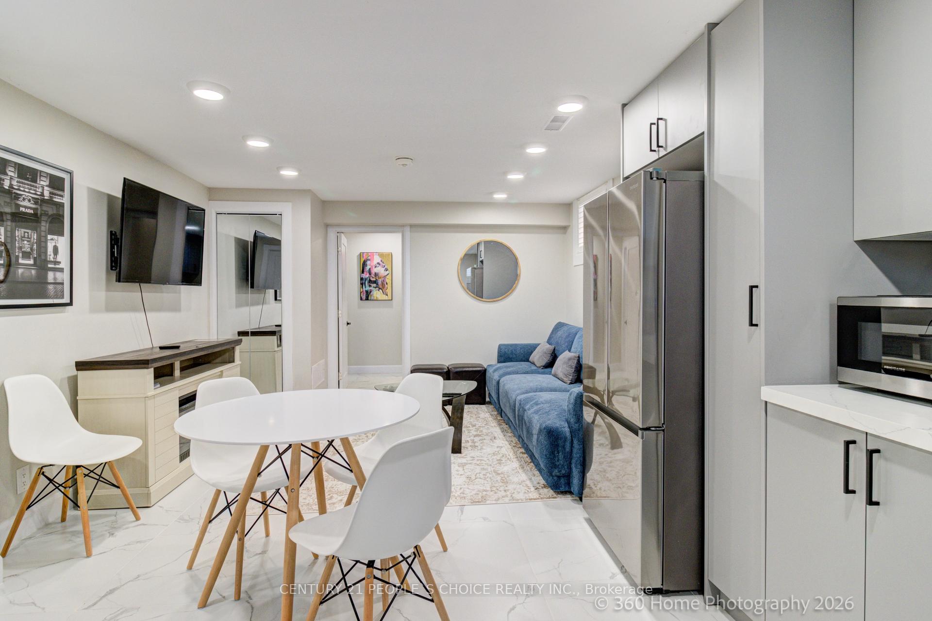 Photo 13 of Unit 2, 37 Bentworth Avenue, North York, Yorkdale-Glen Park — HOMEH