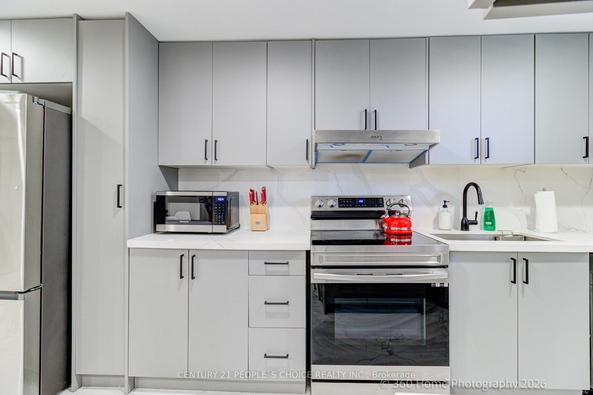 Photo 14 of Unit 2, 37 Bentworth Avenue, North York, Yorkdale-Glen Park — HOMEH