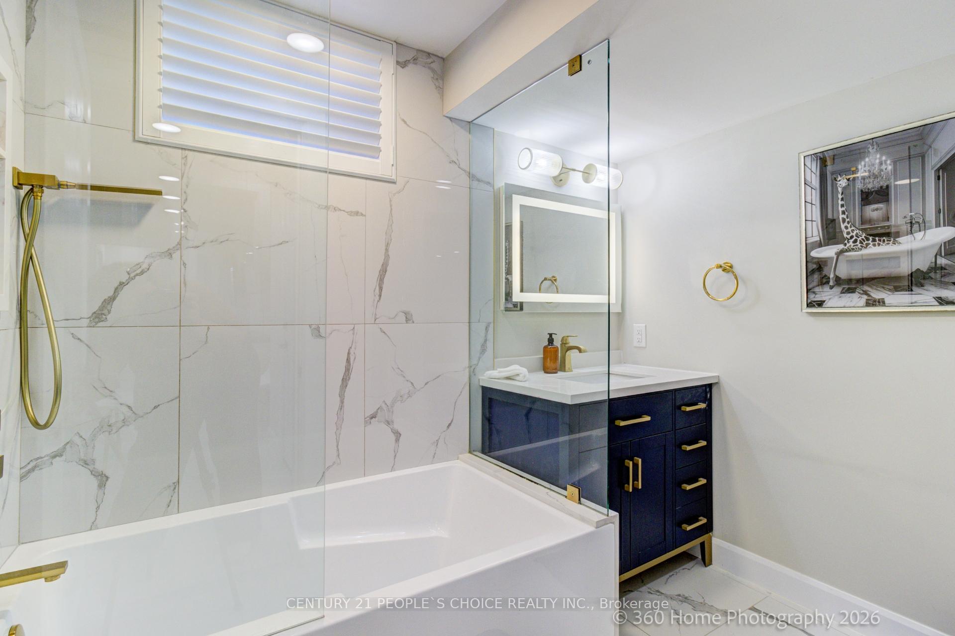 Photo 15 of Unit 2, 37 Bentworth Avenue, North York, Yorkdale-Glen Park — HOMEH