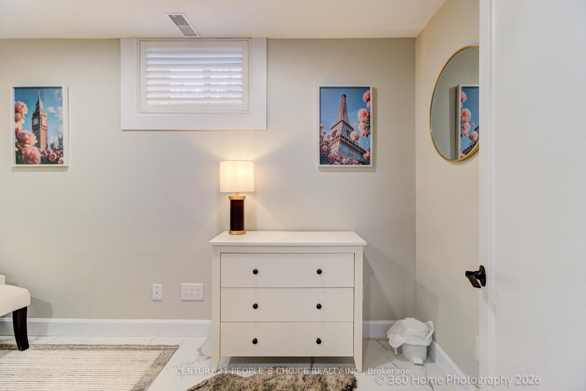 Photo 24 of Unit 2, 37 Bentworth Avenue, North York, Yorkdale-Glen Park — HOMEH