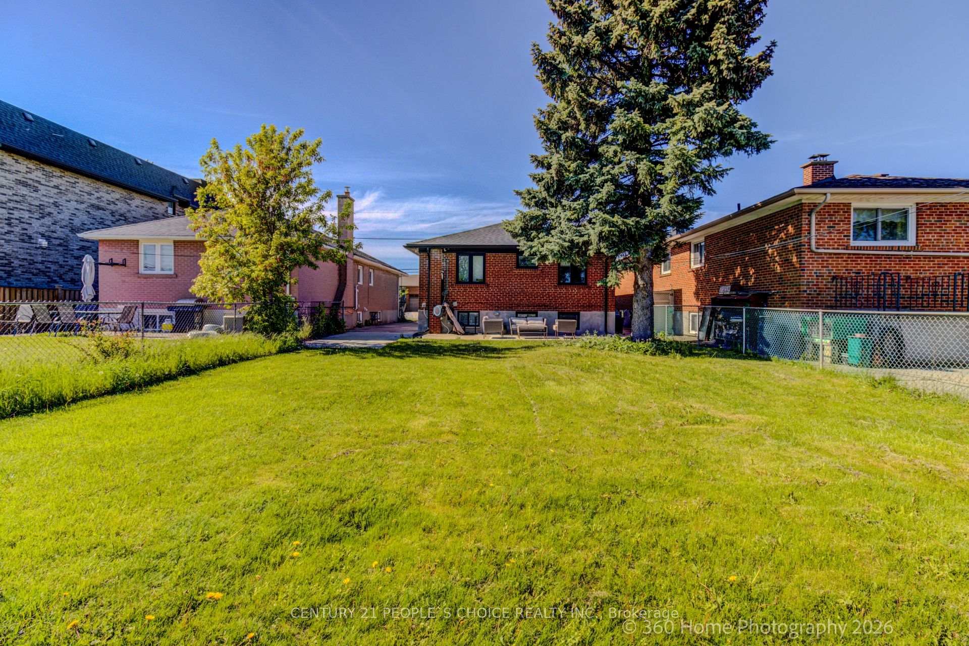 Photo 26 of Unit 2, 37 Bentworth Avenue, North York, Yorkdale-Glen Park — HOMEH