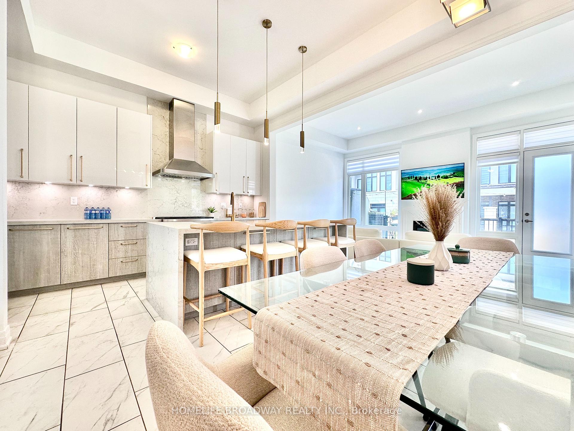 Photo 1 of 300 King Road, Richmond Hill, Oak Ridges — HOMEH