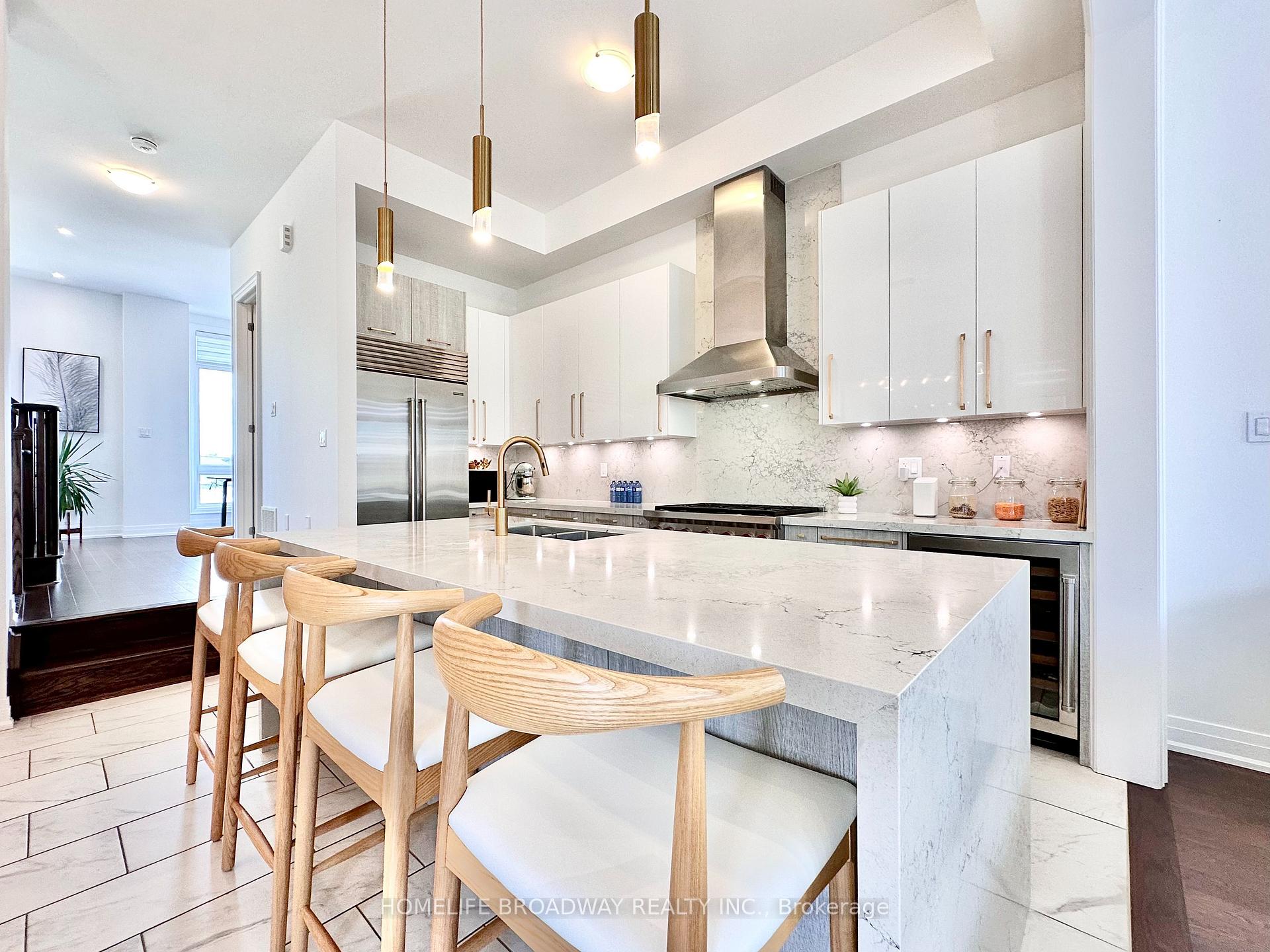 Photo 3 of 300 King Road, Richmond Hill, Oak Ridges — HOMEH