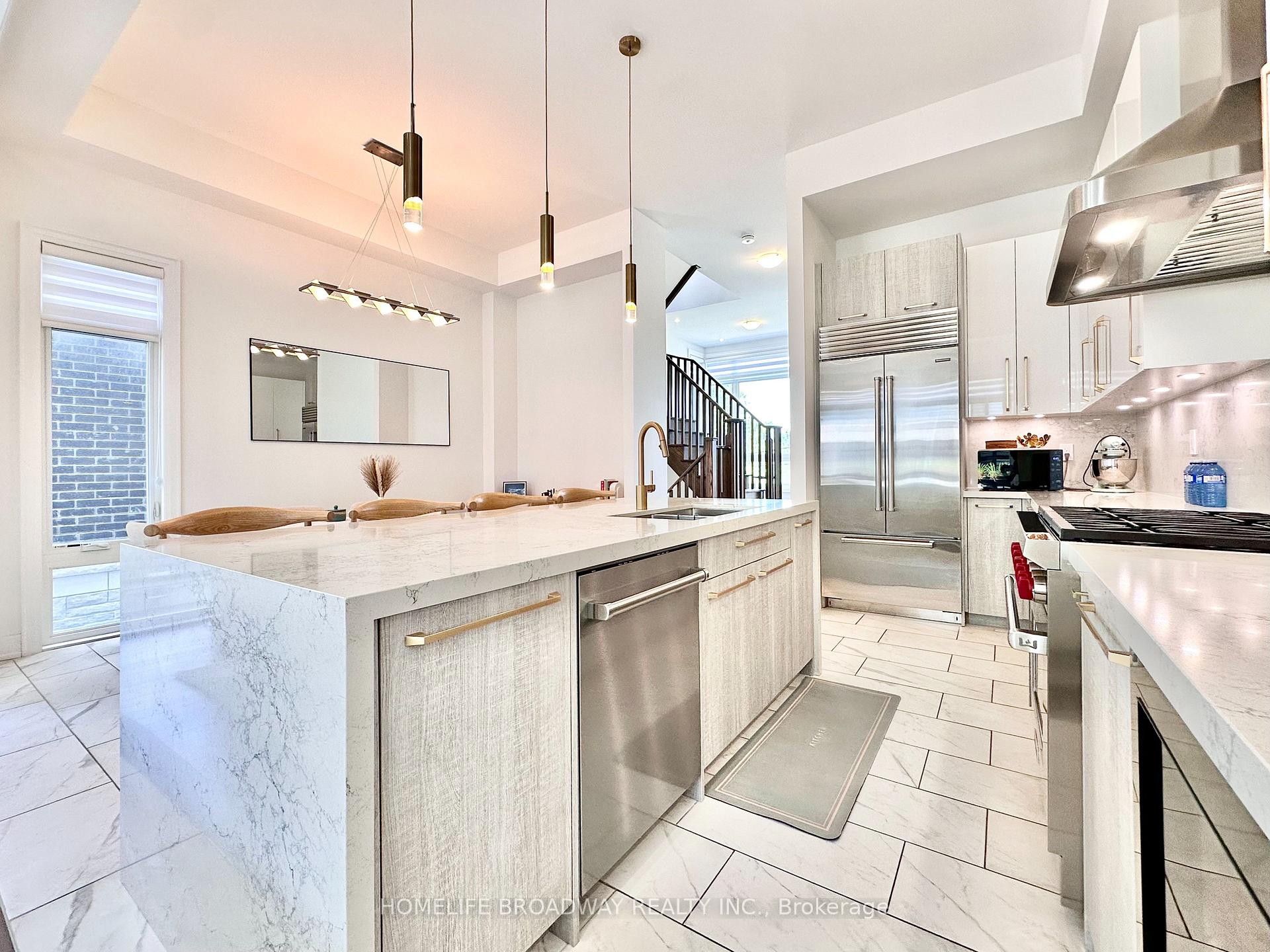 Photo 5 of 300 King Road, Richmond Hill, Oak Ridges — HOMEH