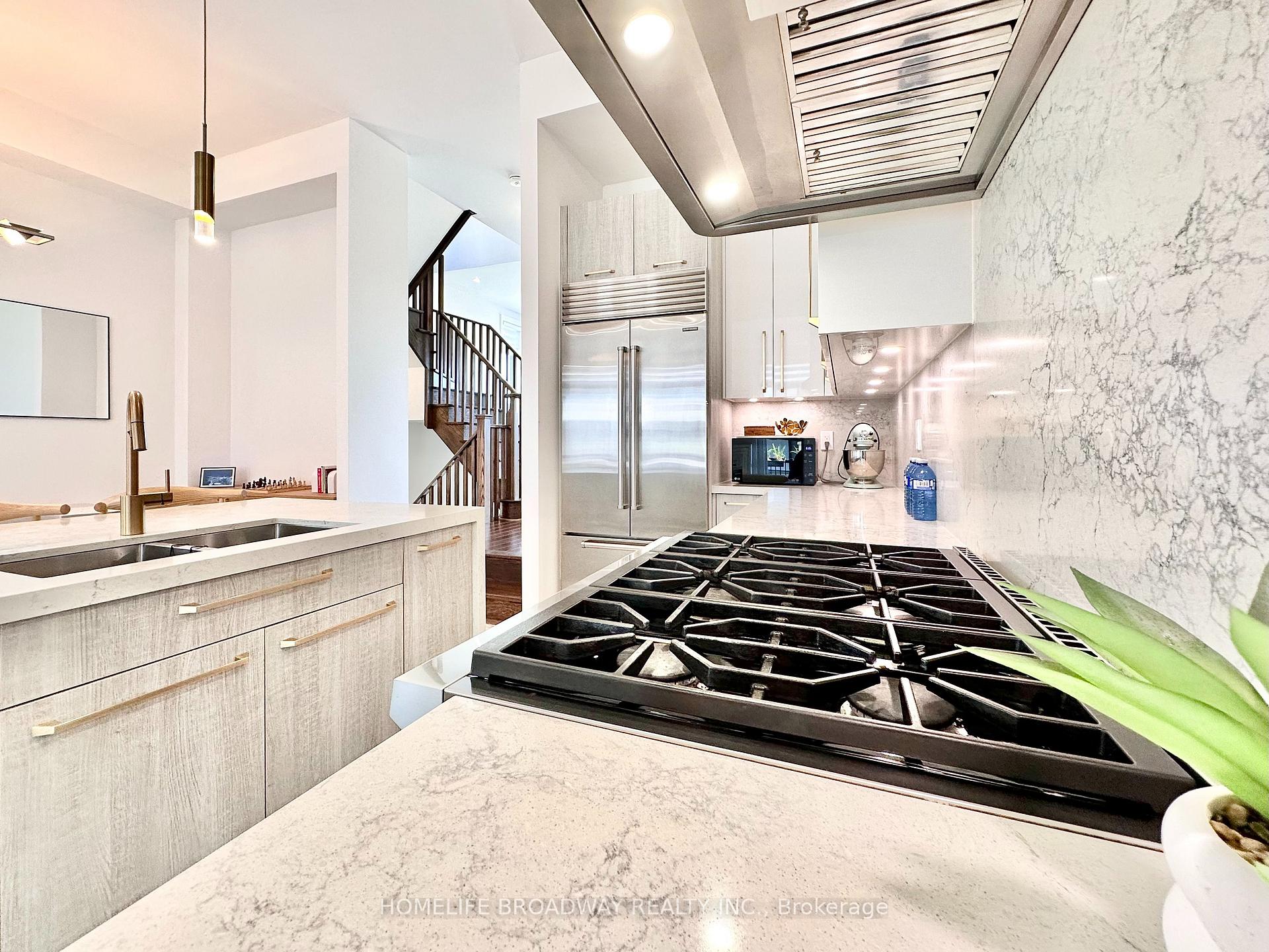 Photo 6 of 300 King Road, Richmond Hill, Oak Ridges — HOMEH