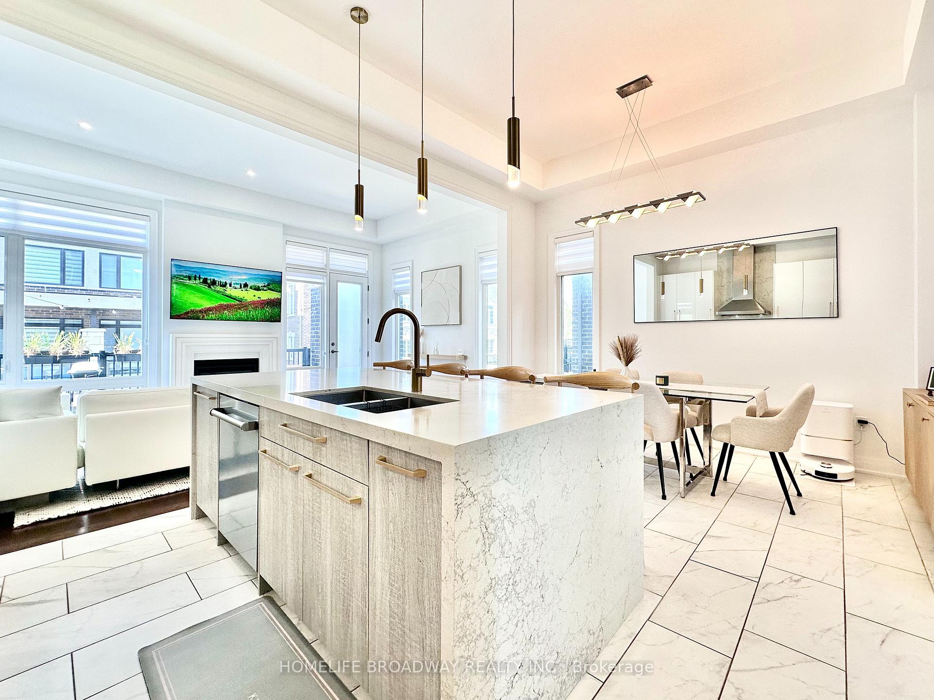 Photo 7 of 300 King Road, Richmond Hill, Oak Ridges — HOMEH