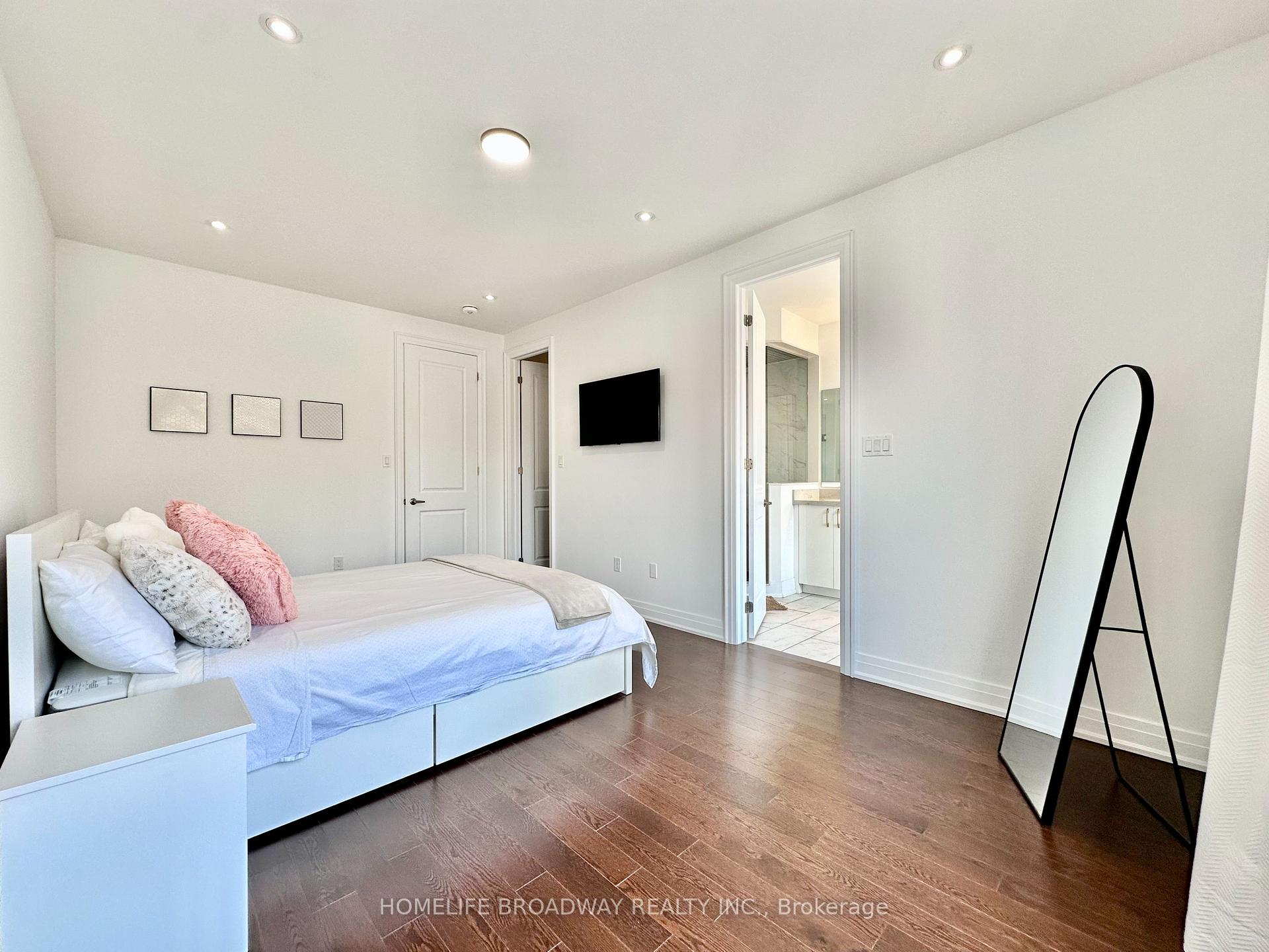 Photo 24 of 300 King Road, Richmond Hill, Oak Ridges — HOMEH
