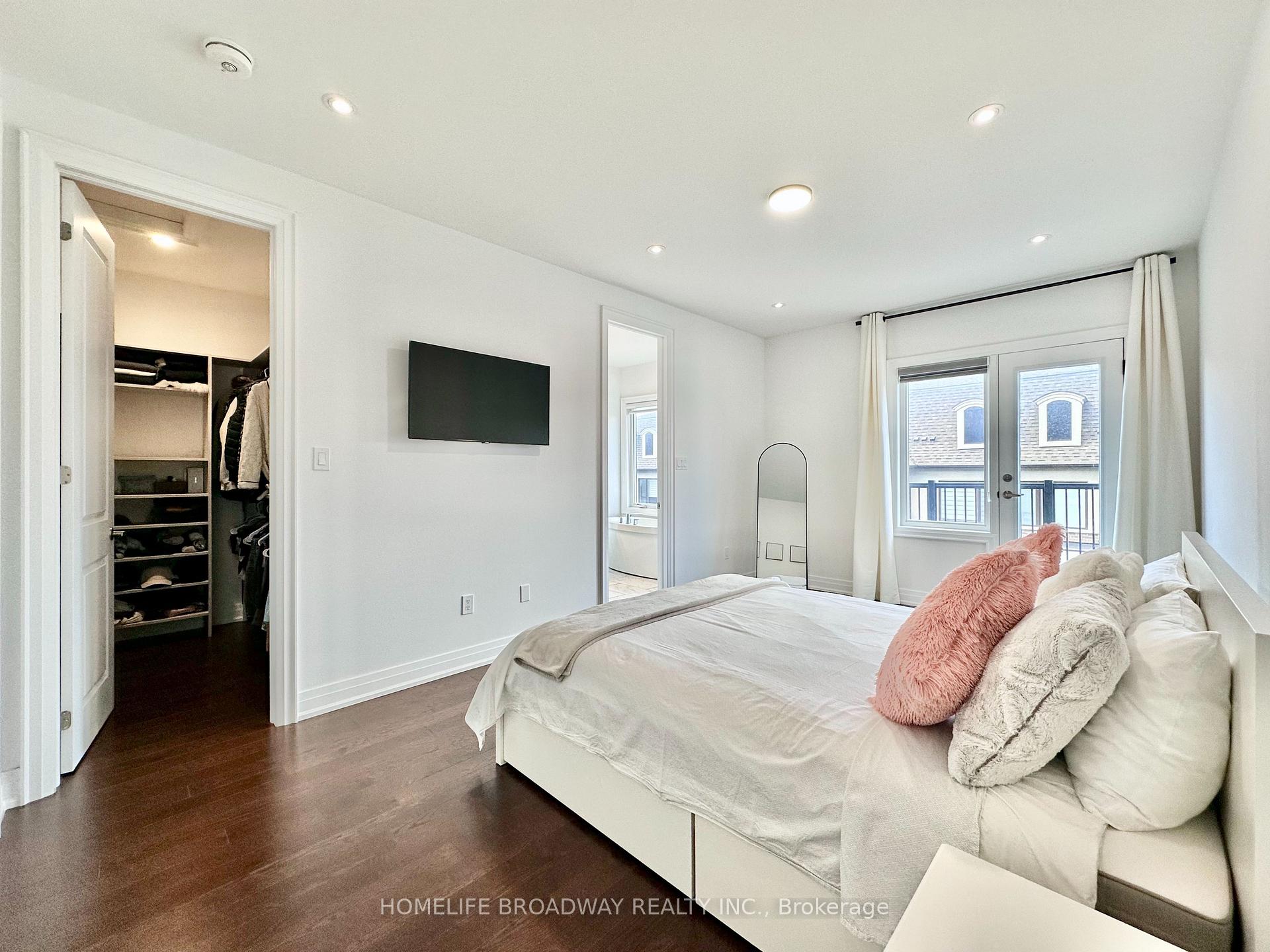 Photo 25 of 300 King Road, Richmond Hill, Oak Ridges — HOMEH
