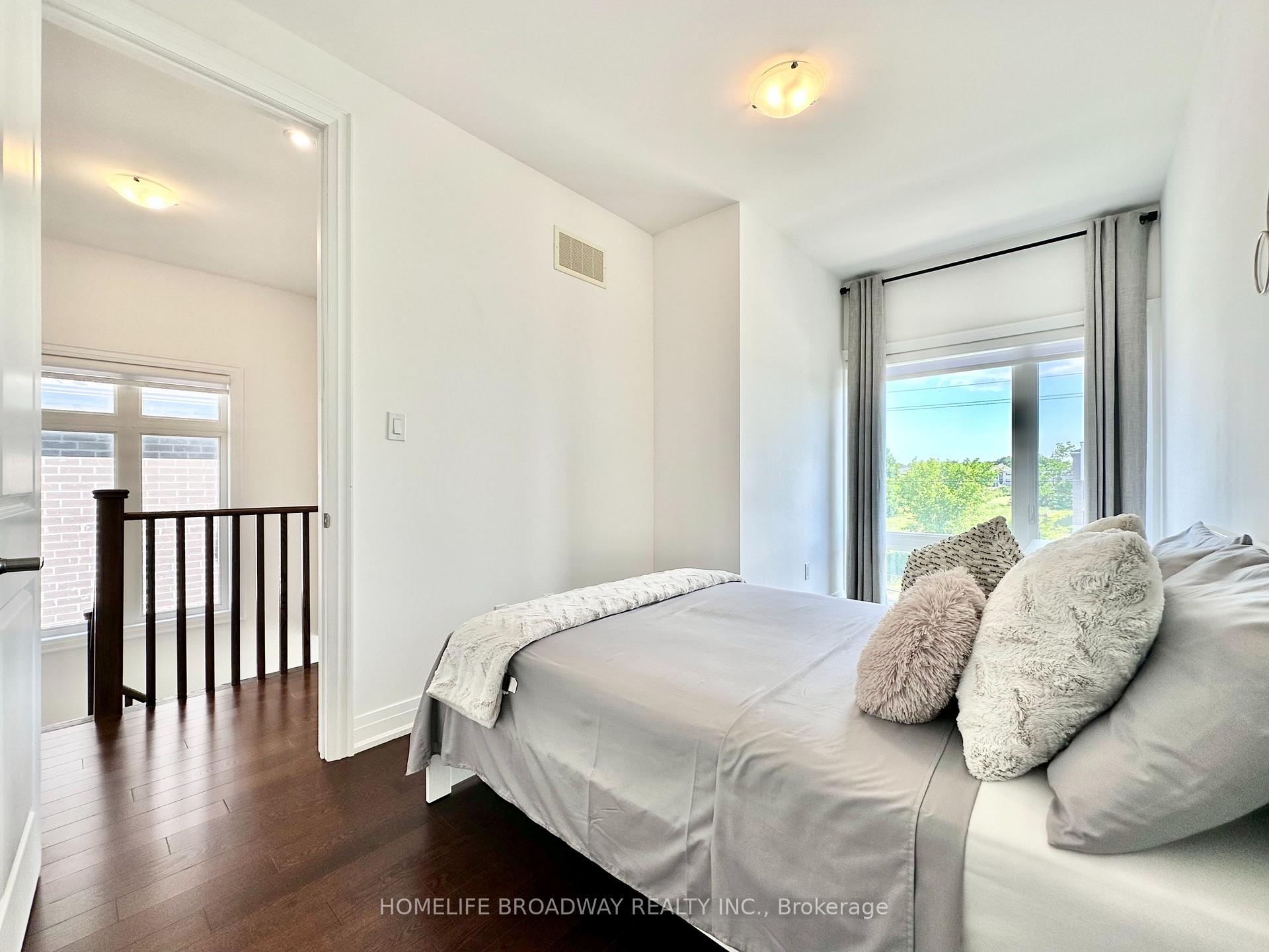 Photo 32 of 300 King Road, Richmond Hill, Oak Ridges — HOMEH