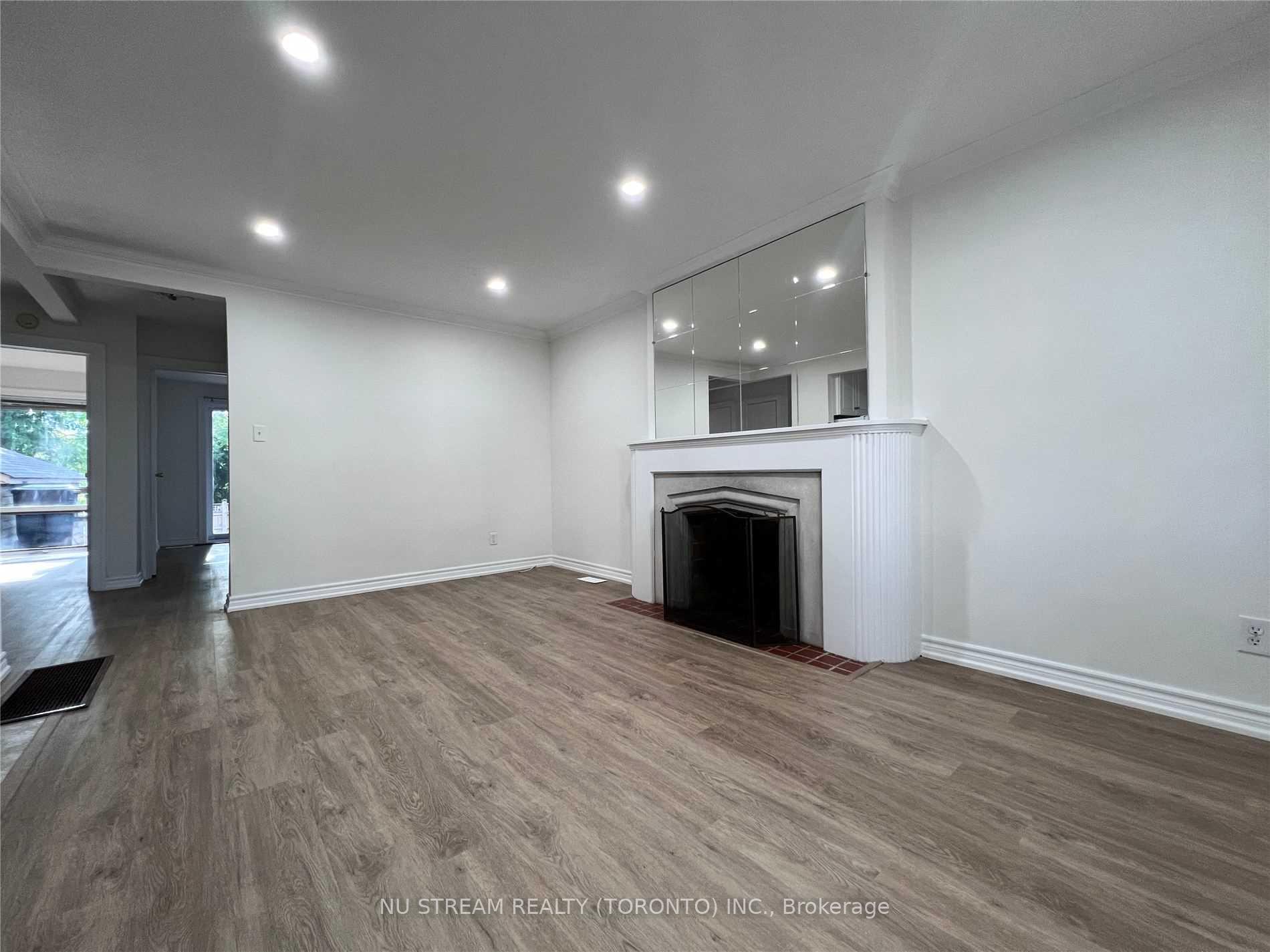 Photo 2 of 42 Glenavy Avenue, North York, Bridle Path-Sunnybrook-York Mills — HOMEH