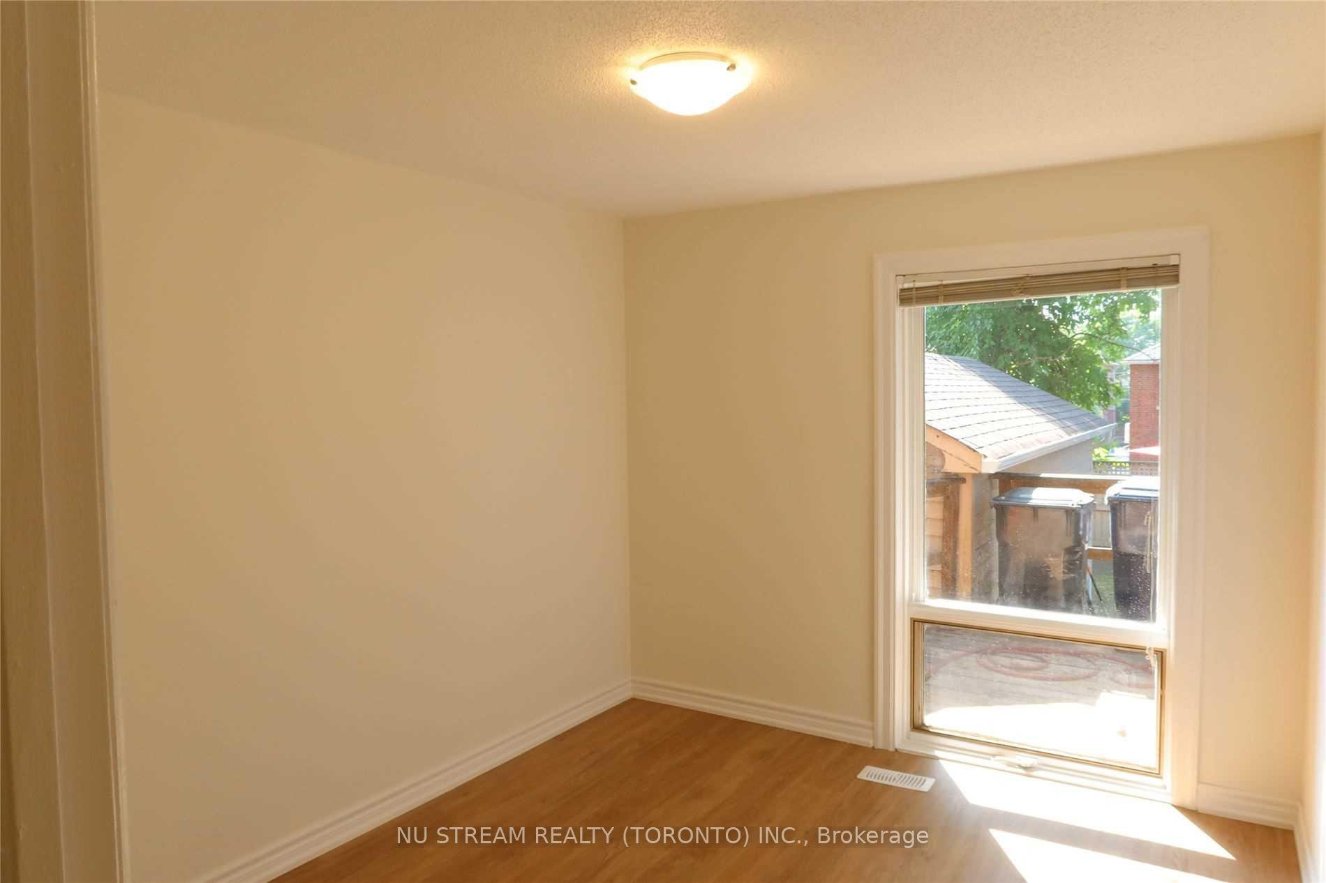 Photo 4 of 42 Glenavy Avenue, North York, Bridle Path-Sunnybrook-York Mills — HOMEH