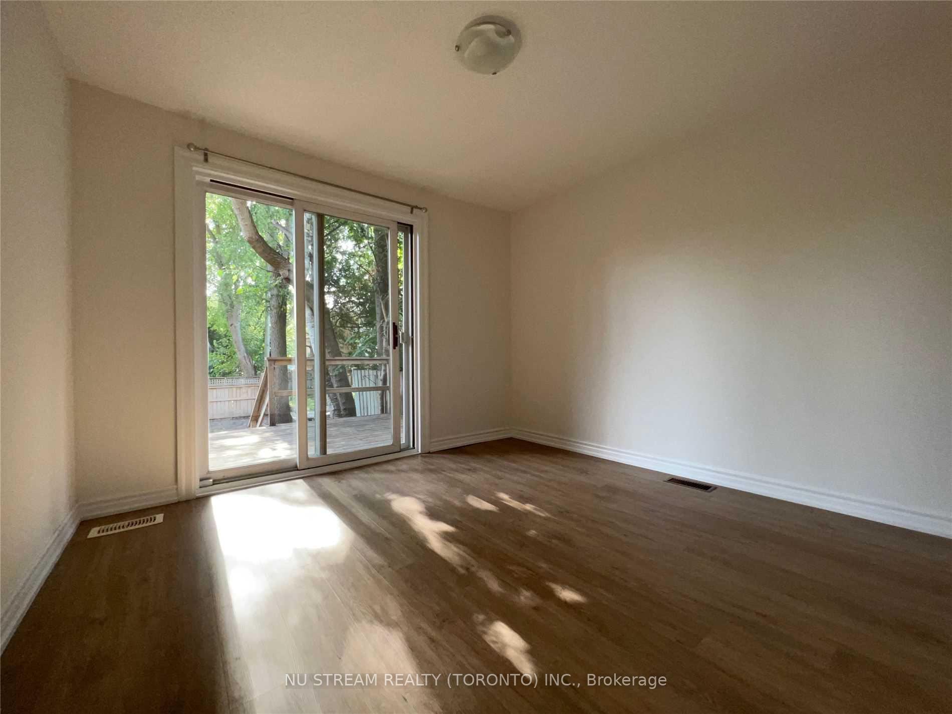 Photo 6 of 42 Glenavy Avenue, North York, Bridle Path-Sunnybrook-York Mills — HOMEH