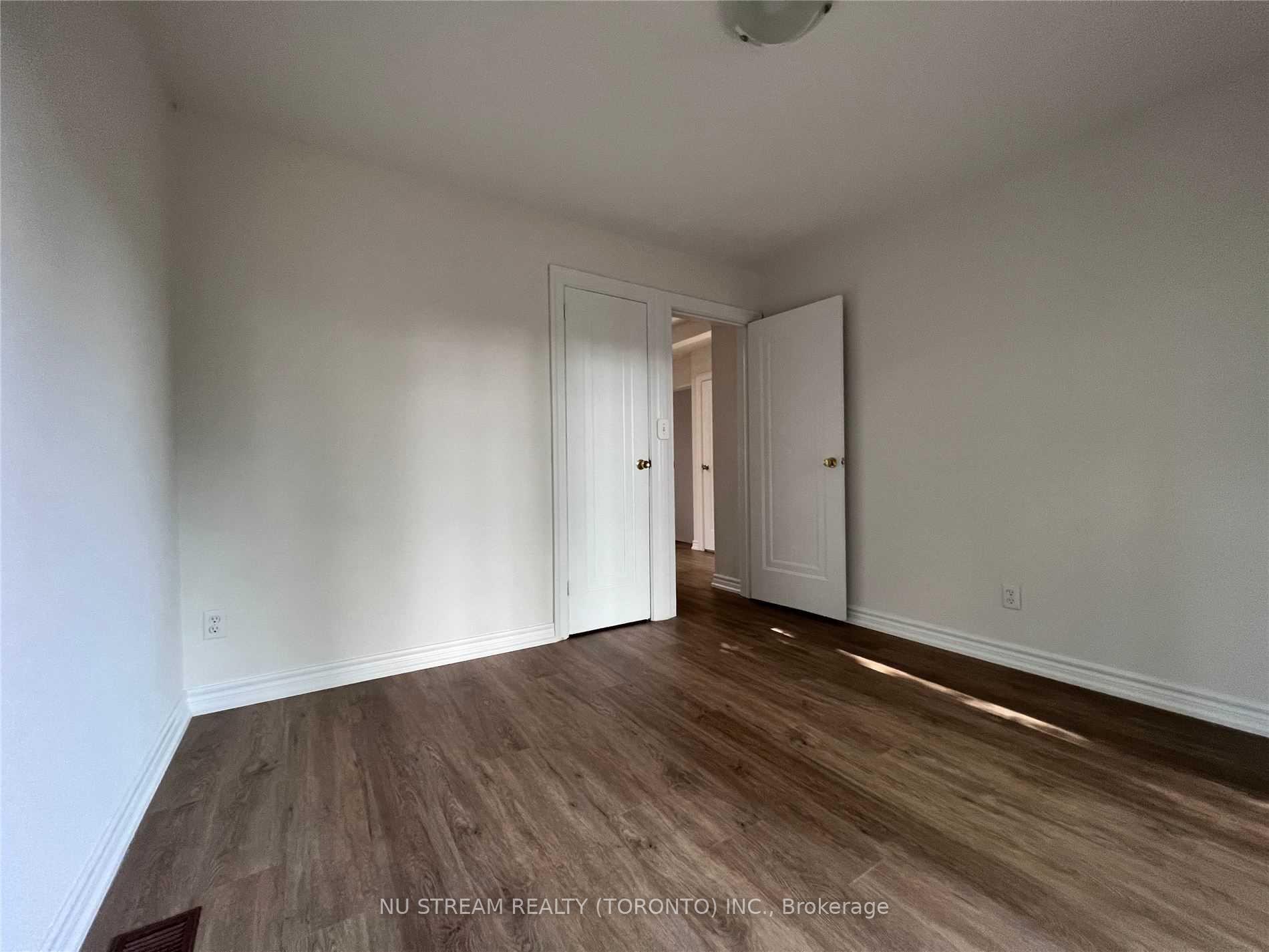 Photo 7 of 42 Glenavy Avenue, North York, Bridle Path-Sunnybrook-York Mills — HOMEH