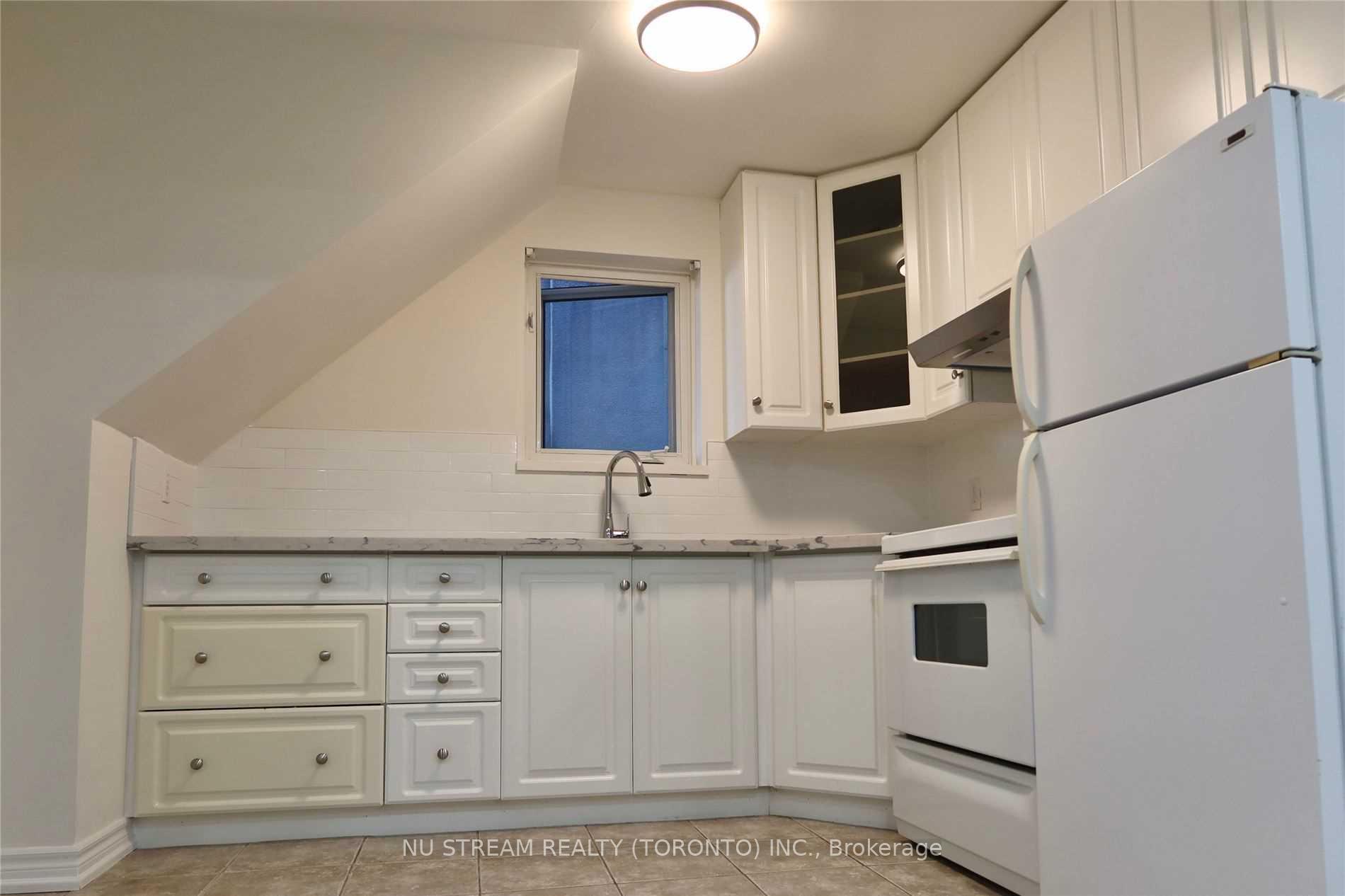 Photo 8 of 42 Glenavy Avenue, North York, Bridle Path-Sunnybrook-York Mills — HOMEH