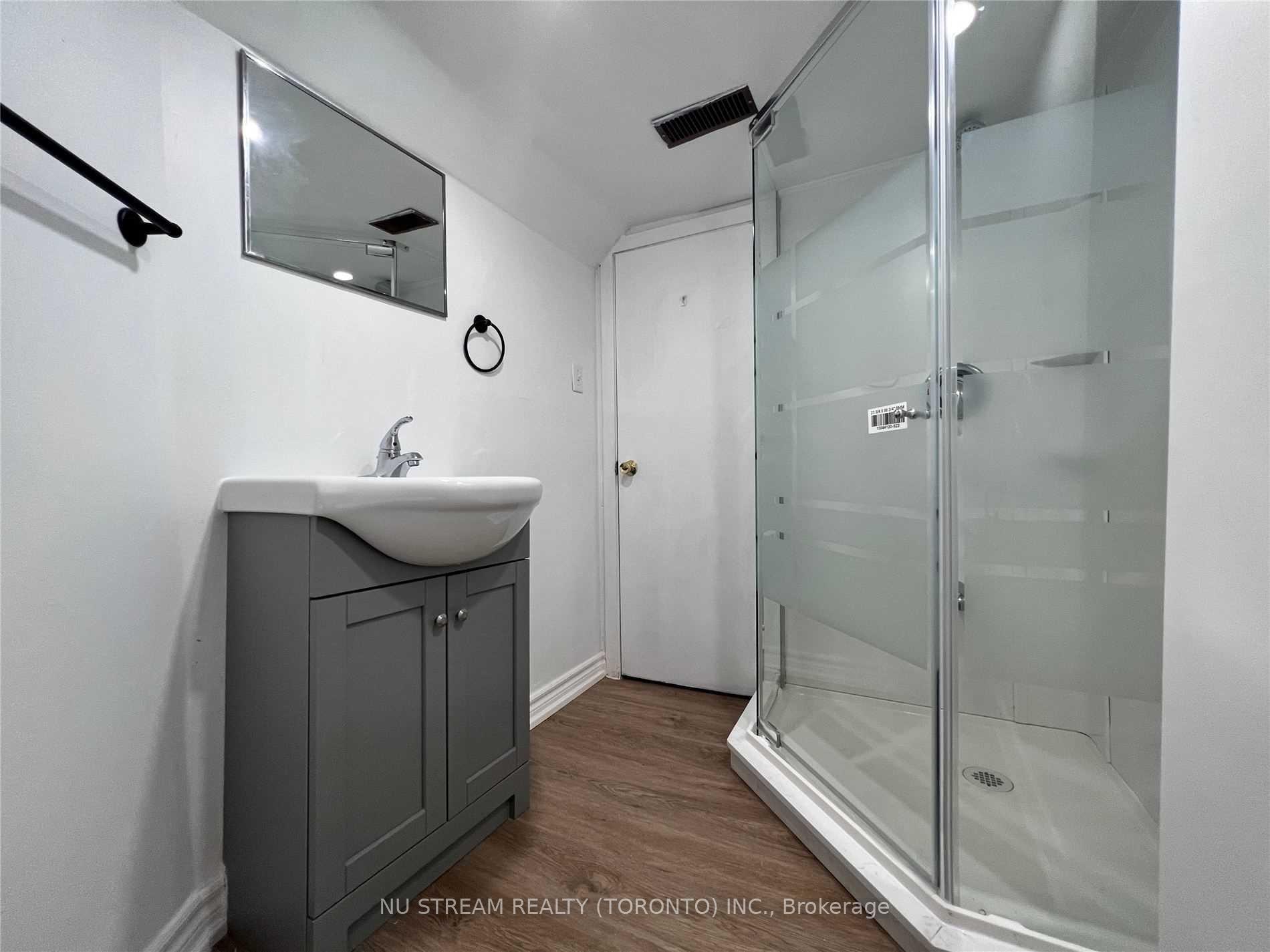 Photo 13 of 42 Glenavy Avenue, North York, Bridle Path-Sunnybrook-York Mills — HOMEH