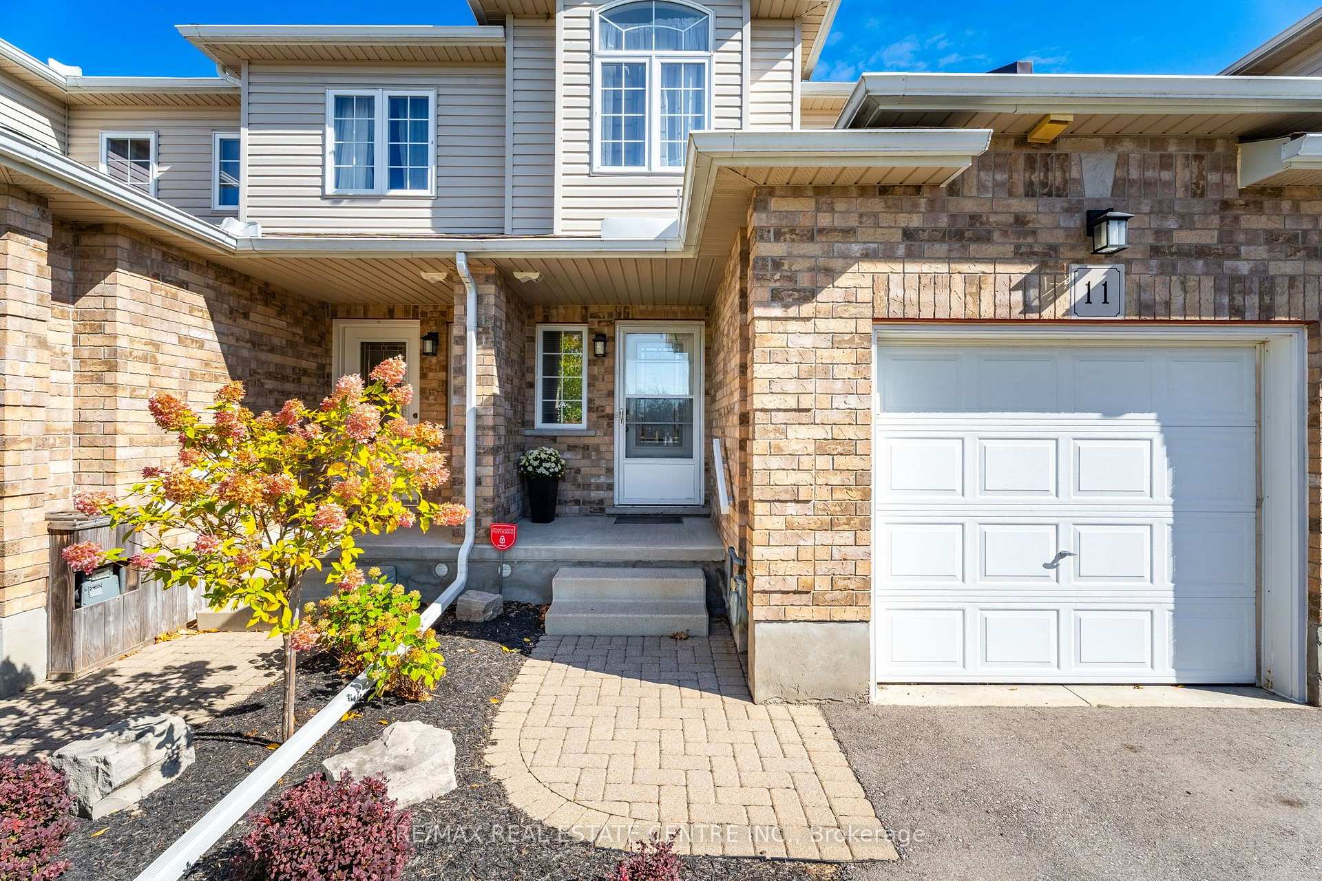 Photo 2 of Unit 11, 20 Shackleton Drive, Guelph, Grange Road — HOMEH