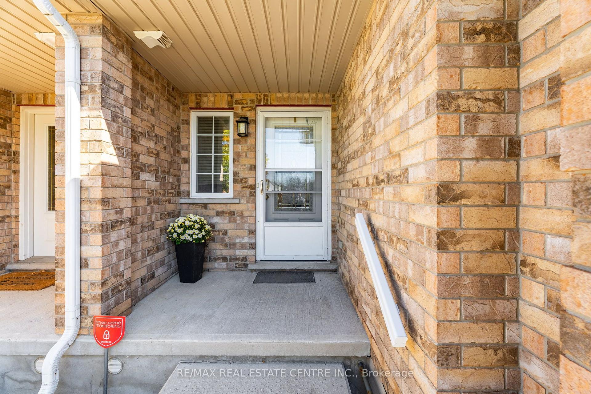 Photo 3 of Unit 11, 20 Shackleton Drive, Guelph, Grange Road — HOMEH