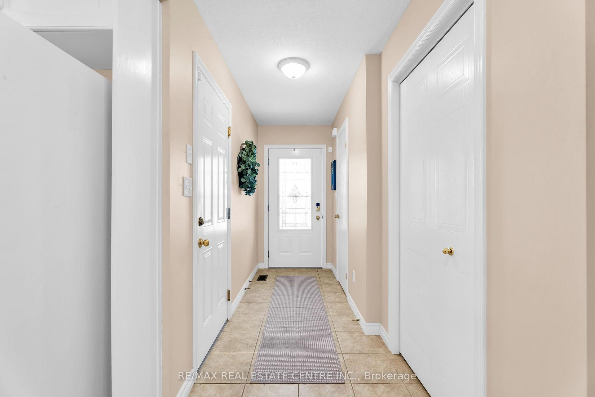 Photo 4 of Unit 11, 20 Shackleton Drive, Guelph, Grange Road — HOMEH