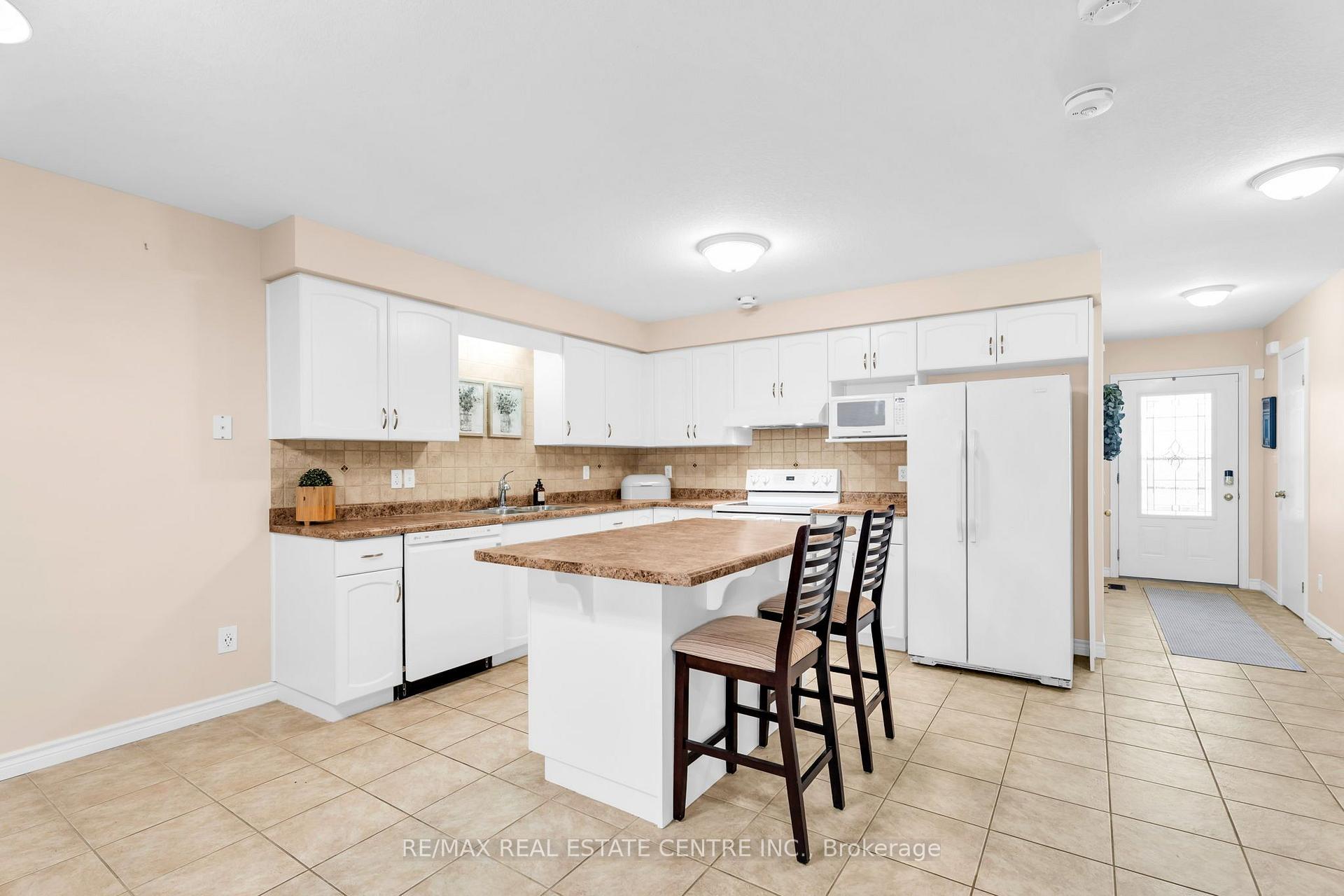 Photo 8 of Unit 11, 20 Shackleton Drive, Guelph, Grange Road — HOMEH