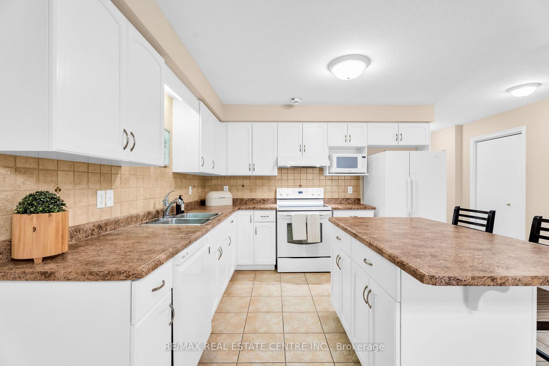 Photo 9 of Unit 11, 20 Shackleton Drive, Guelph, Grange Road — HOMEH