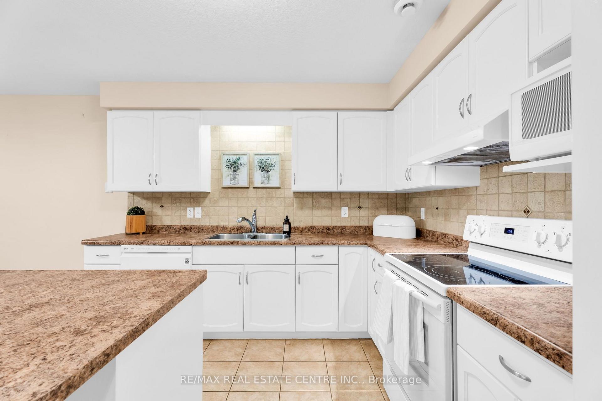 Photo 10 of Unit 11, 20 Shackleton Drive, Guelph, Grange Road — HOMEH