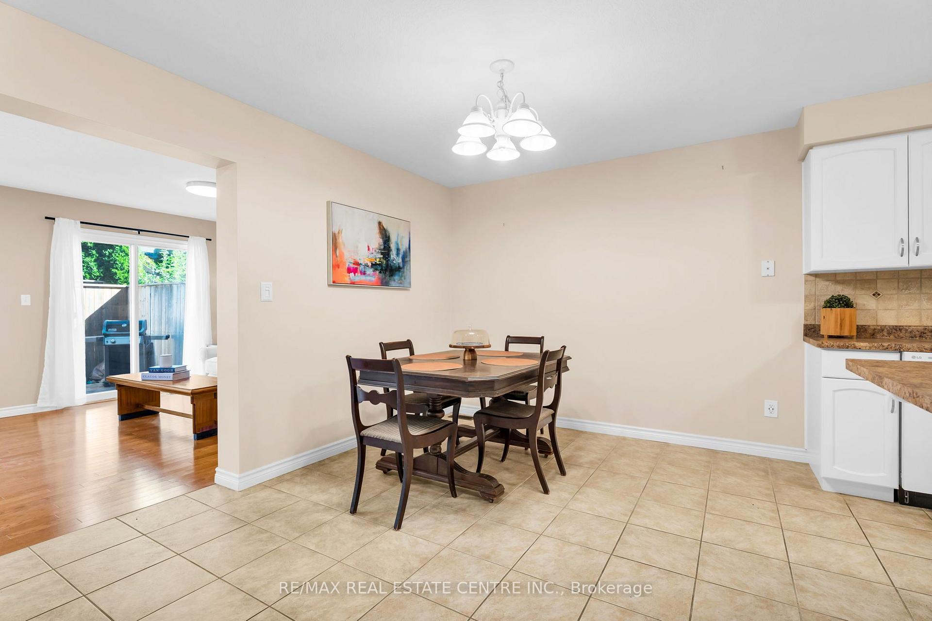 Photo 13 of Unit 11, 20 Shackleton Drive, Guelph, Grange Road — HOMEH