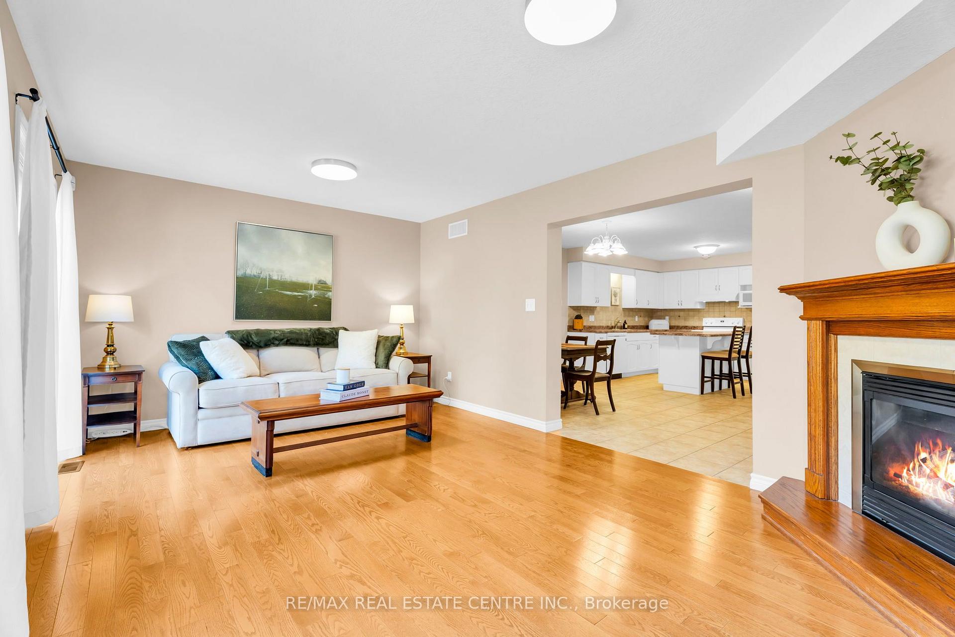Photo 17 of Unit 11, 20 Shackleton Drive, Guelph, Grange Road — HOMEH