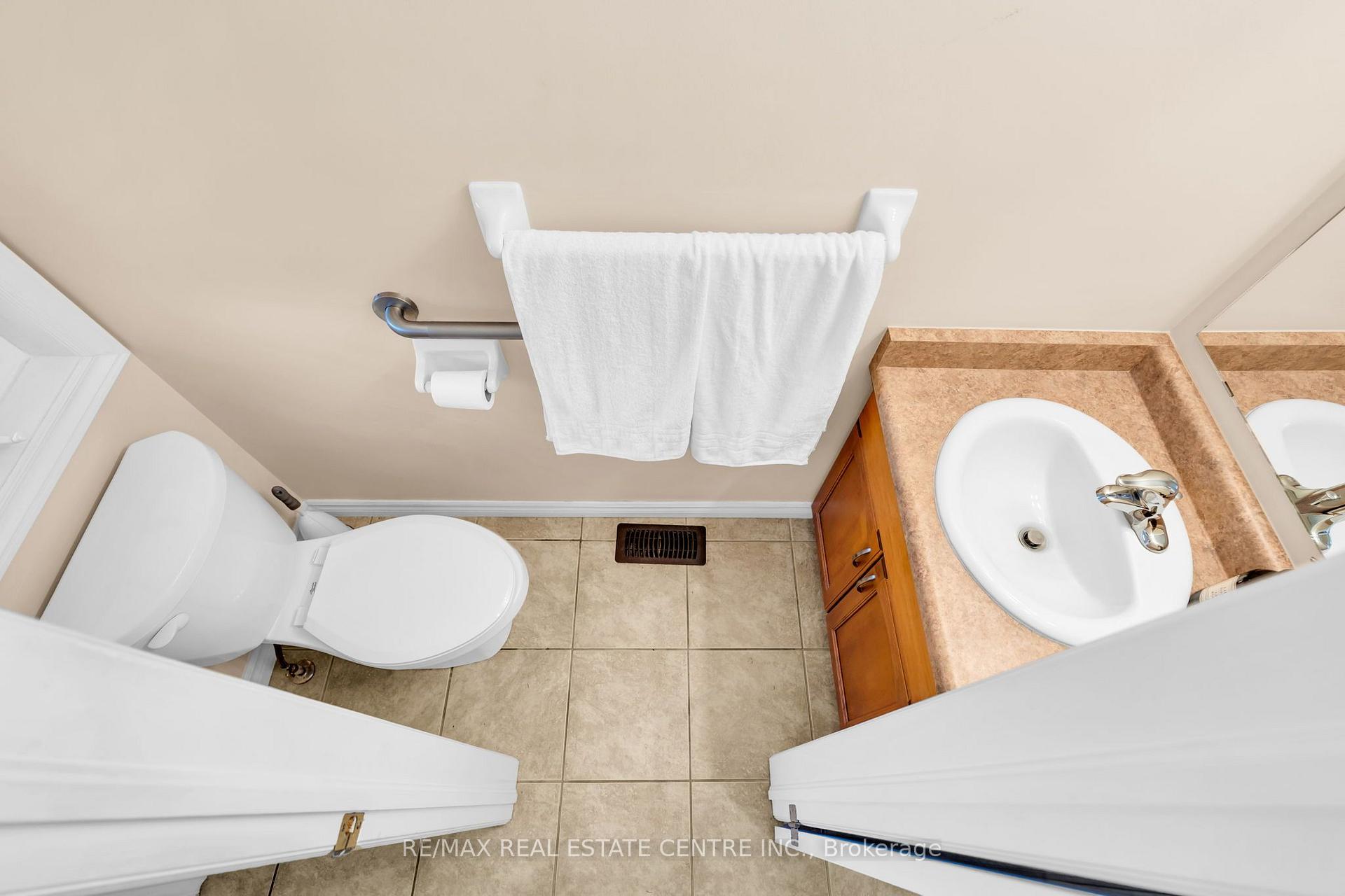 Photo 19 of Unit 11, 20 Shackleton Drive, Guelph, Grange Road — HOMEH