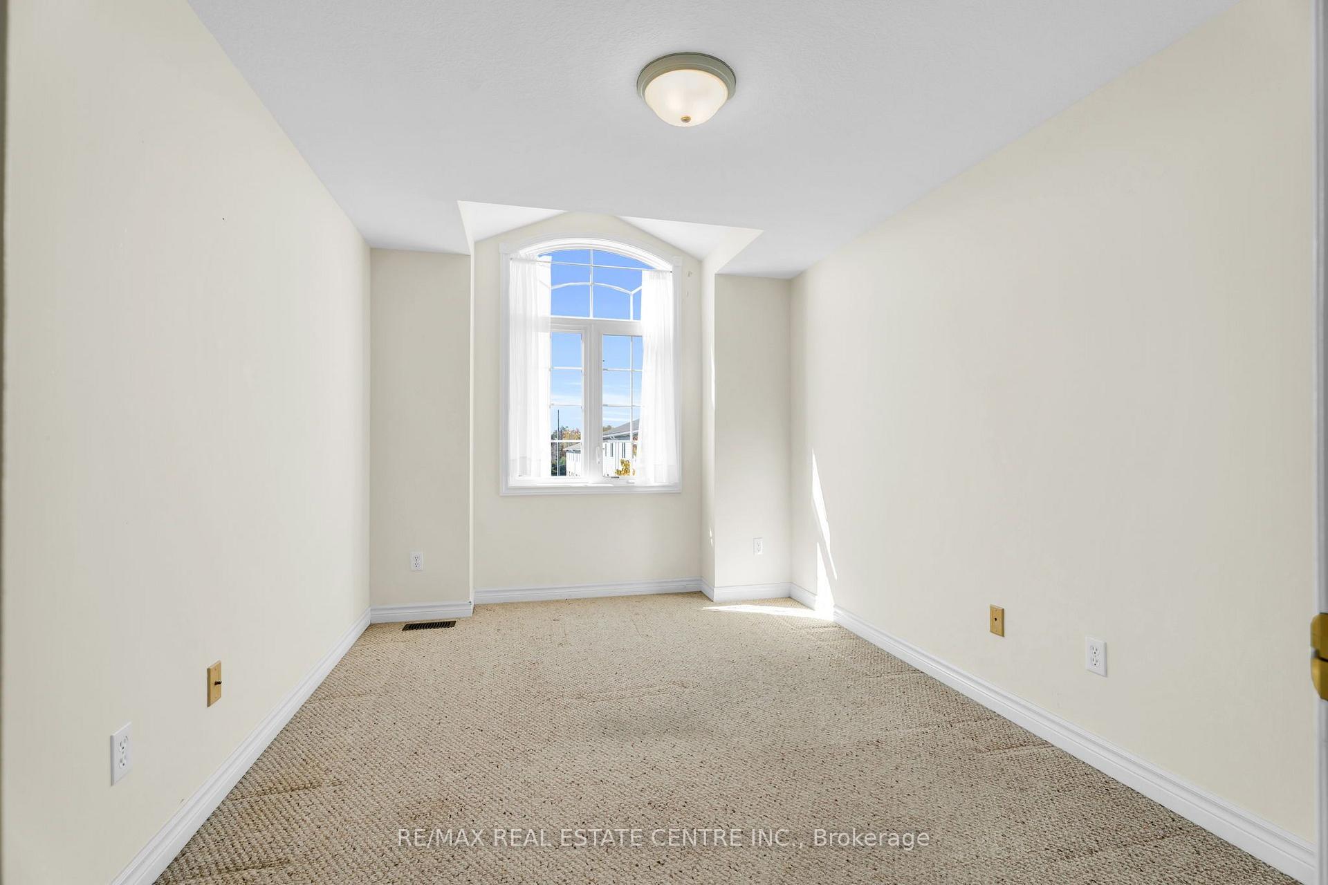 Photo 27 of Unit 11, 20 Shackleton Drive, Guelph, Grange Road — HOMEH