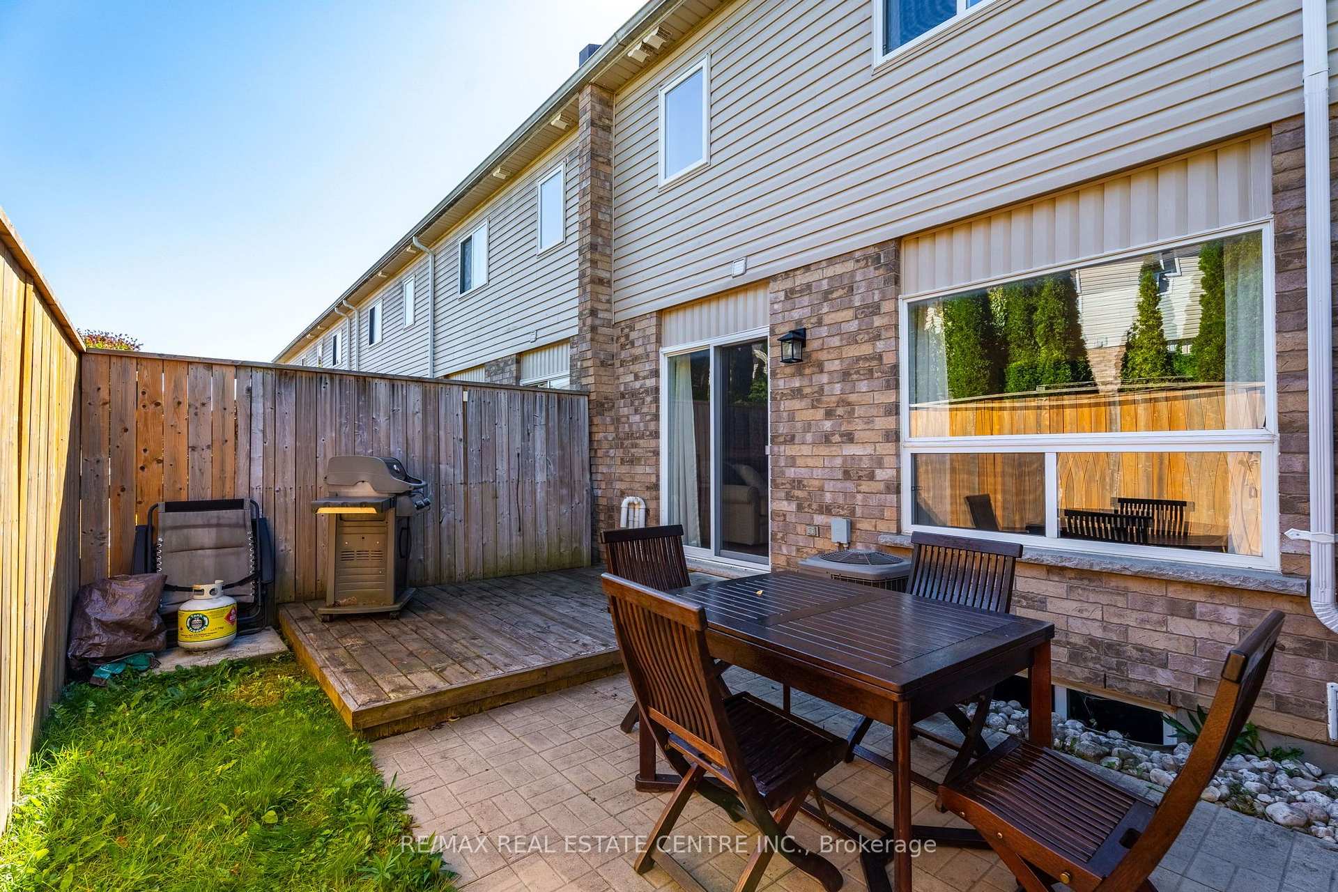 Photo 32 of Unit 11, 20 Shackleton Drive, Guelph, Grange Road — HOMEH